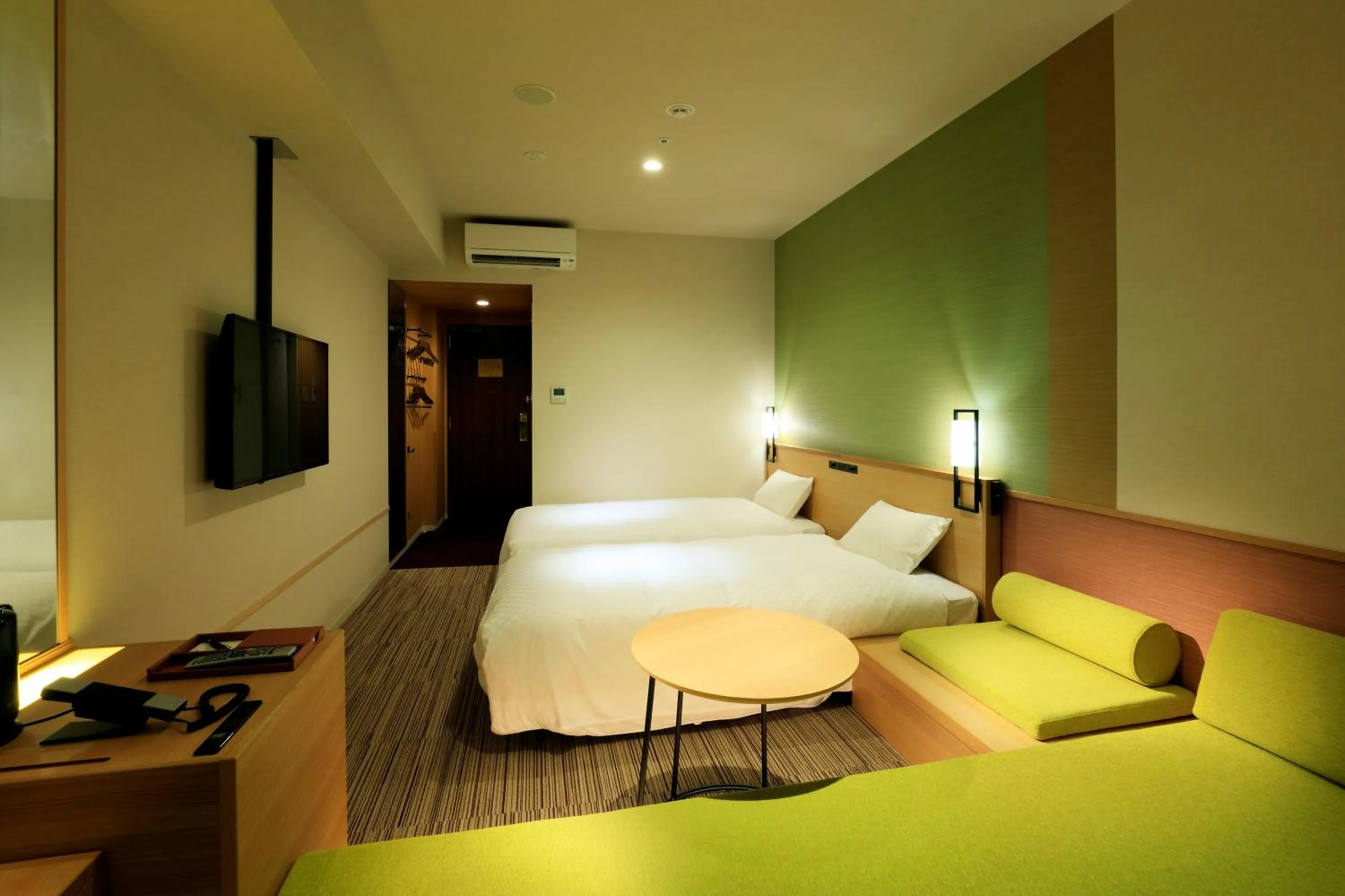 Bed in THE SINGULARI HOTEL & SKYSPA at UNIVERSAL STUDIOS JAPAN