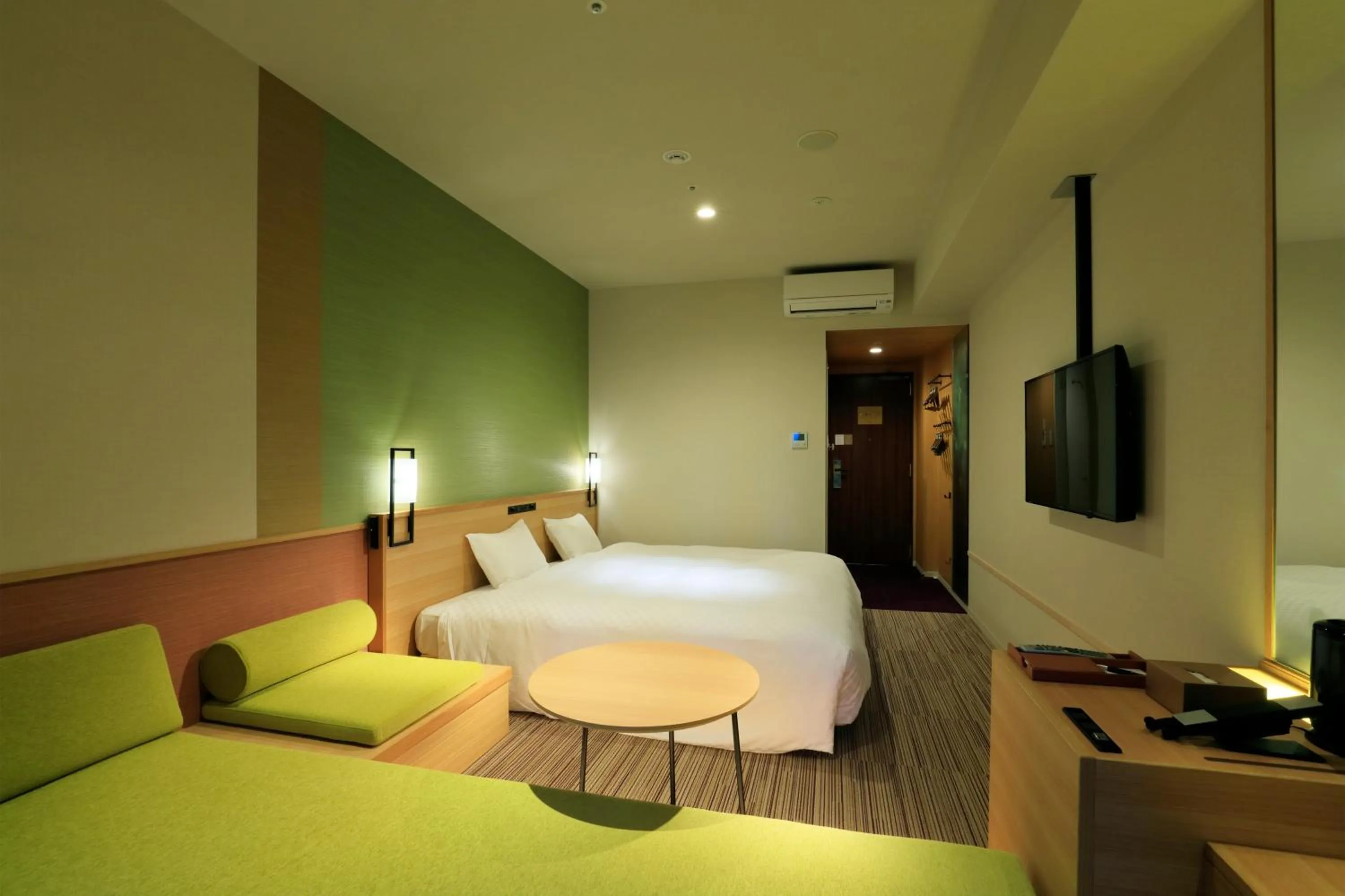 Bed in THE SINGULARI HOTEL & SKYSPA at UNIVERSAL STUDIOS JAPAN