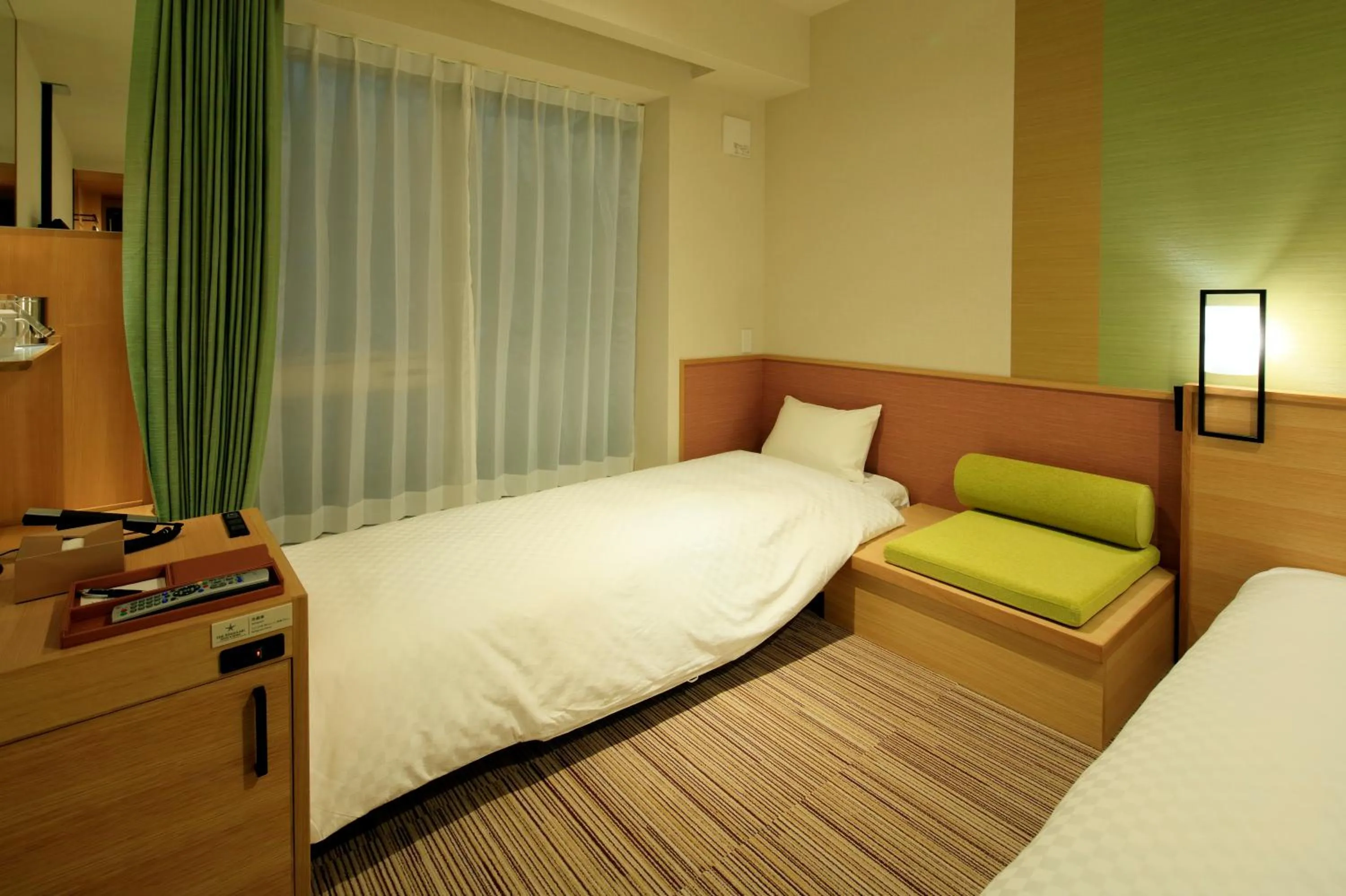 Bed in THE SINGULARI HOTEL & SKYSPA at UNIVERSAL STUDIOS JAPAN