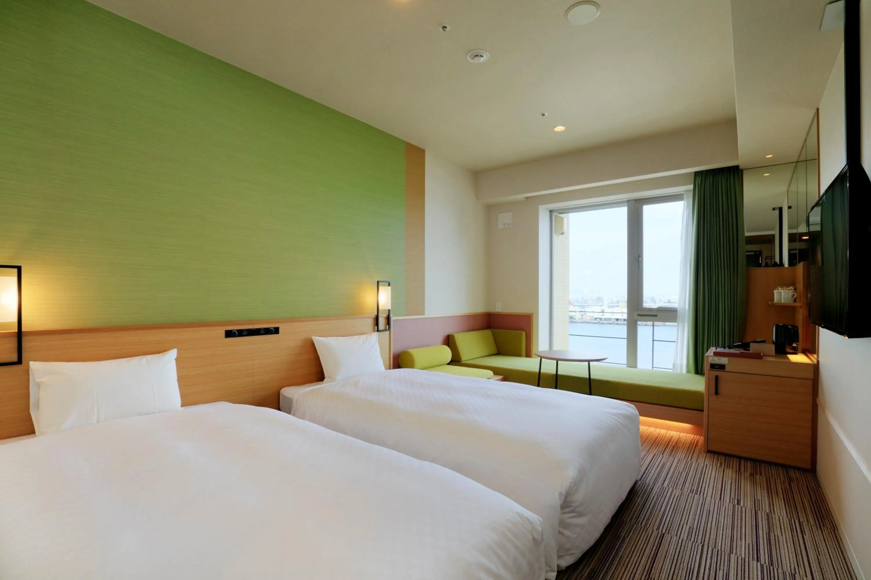 Bed in THE SINGULARI HOTEL & SKYSPA at UNIVERSAL STUDIOS JAPAN