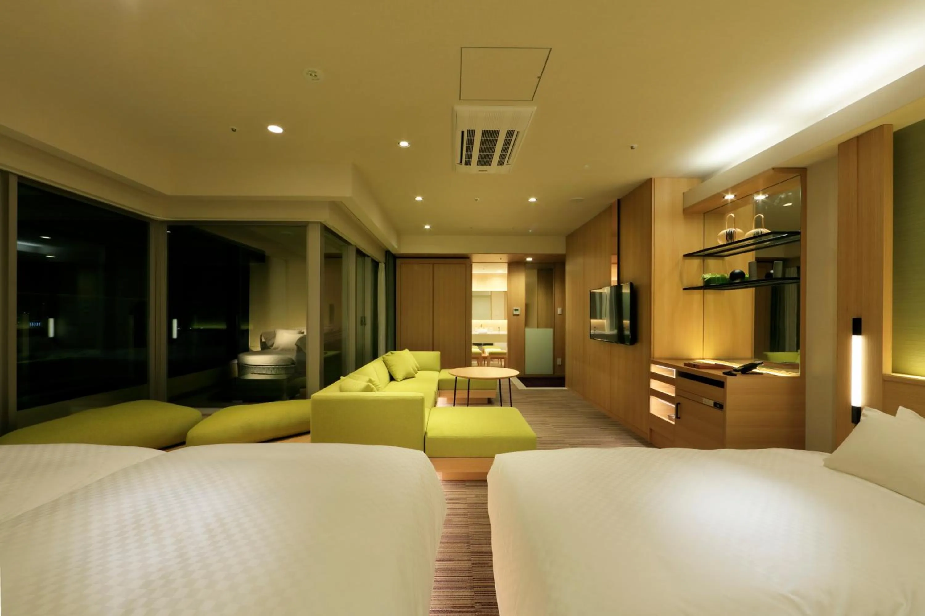 Bed in THE SINGULARI HOTEL & SKYSPA at UNIVERSAL STUDIOS JAPAN