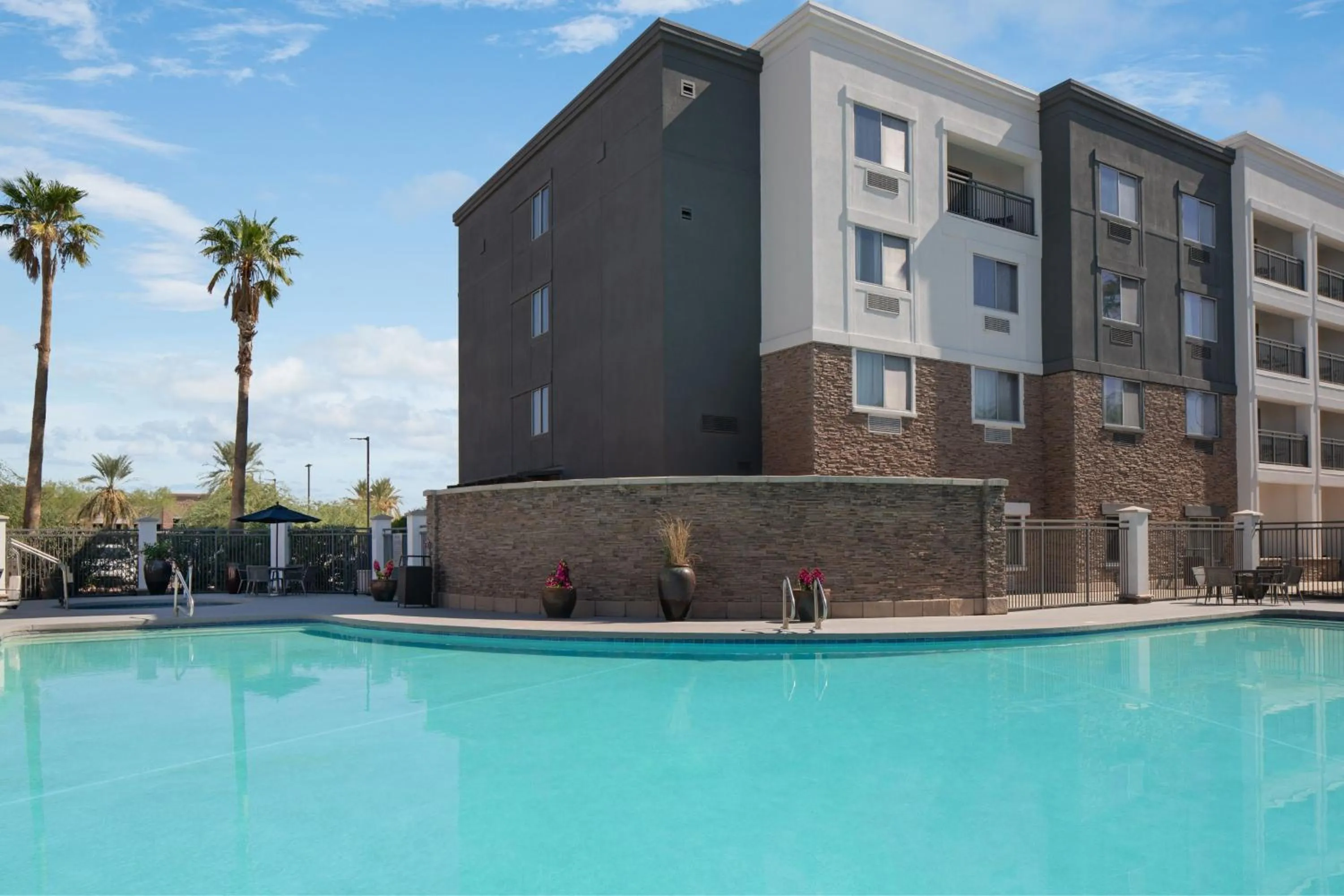 Swimming pool in Courtyard by Marriott Phoenix West/Avondale