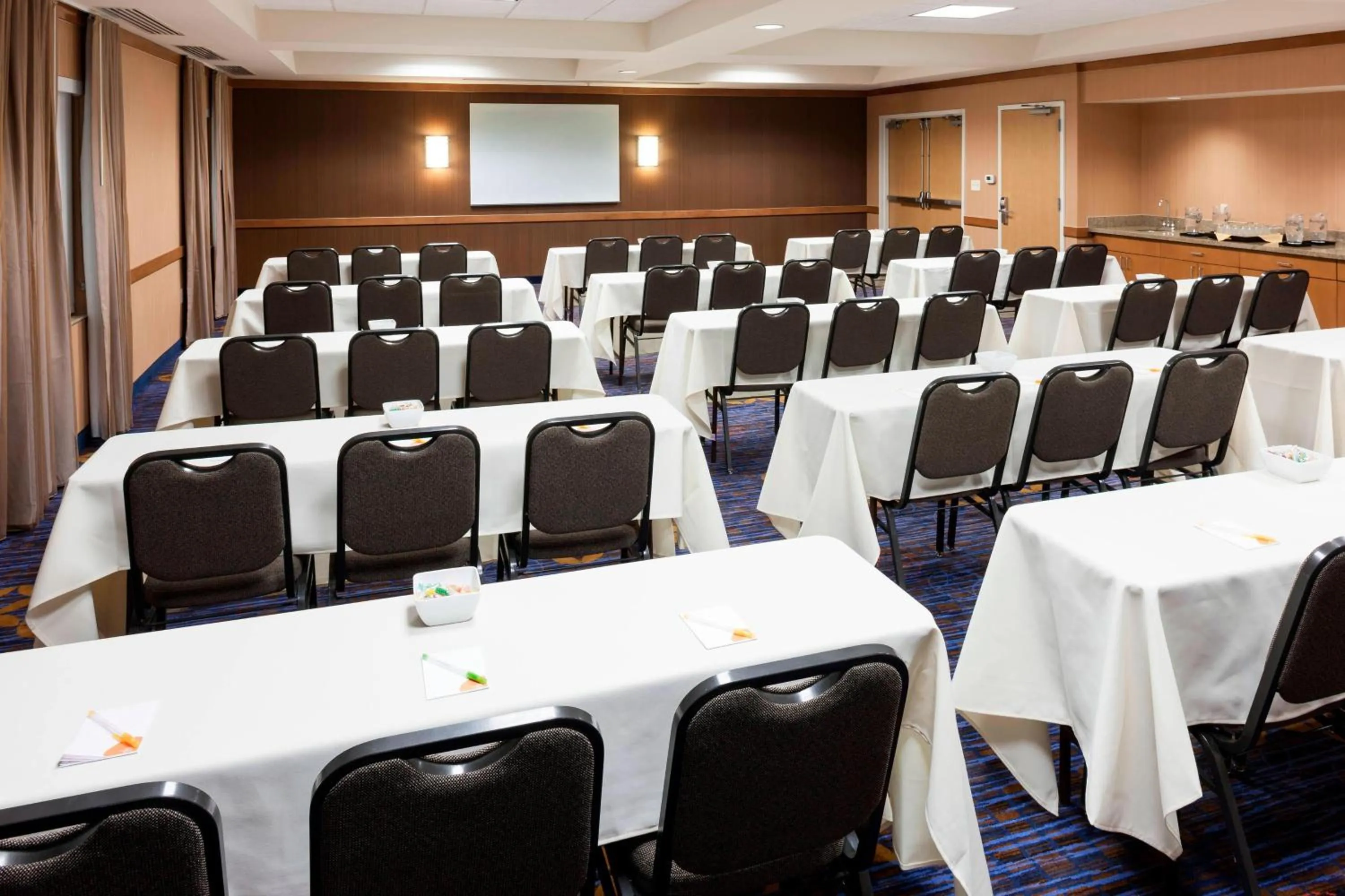Meeting/conference room in Courtyard by Marriott Phoenix West/Avondale