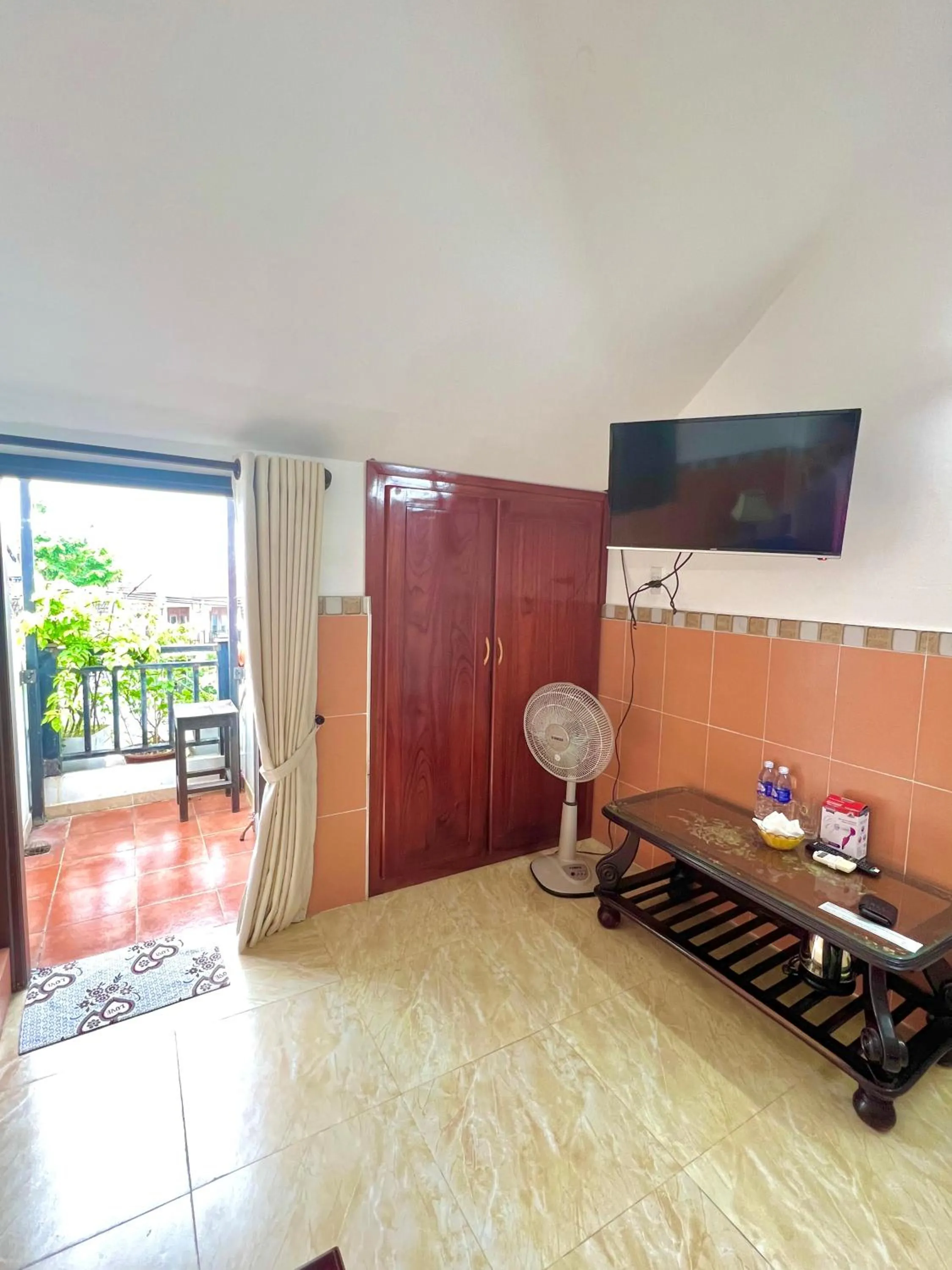 TV and multimedia in Ngo House Villa