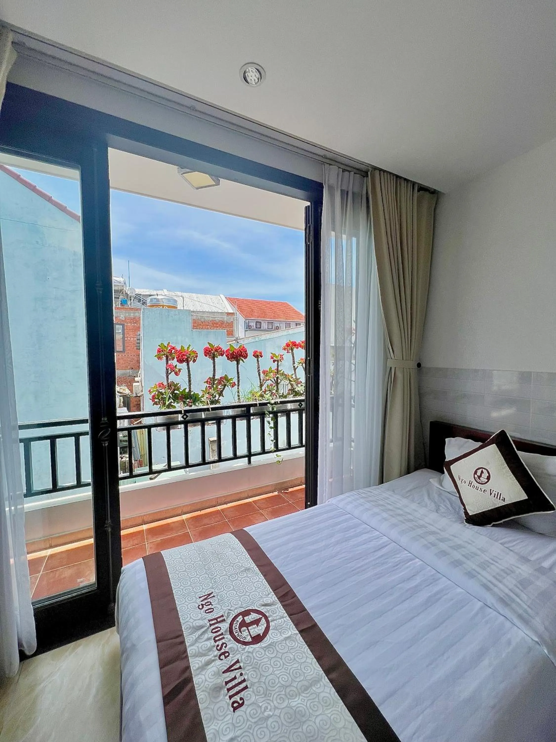 Balcony/Terrace, Bed in Ngo House Villa