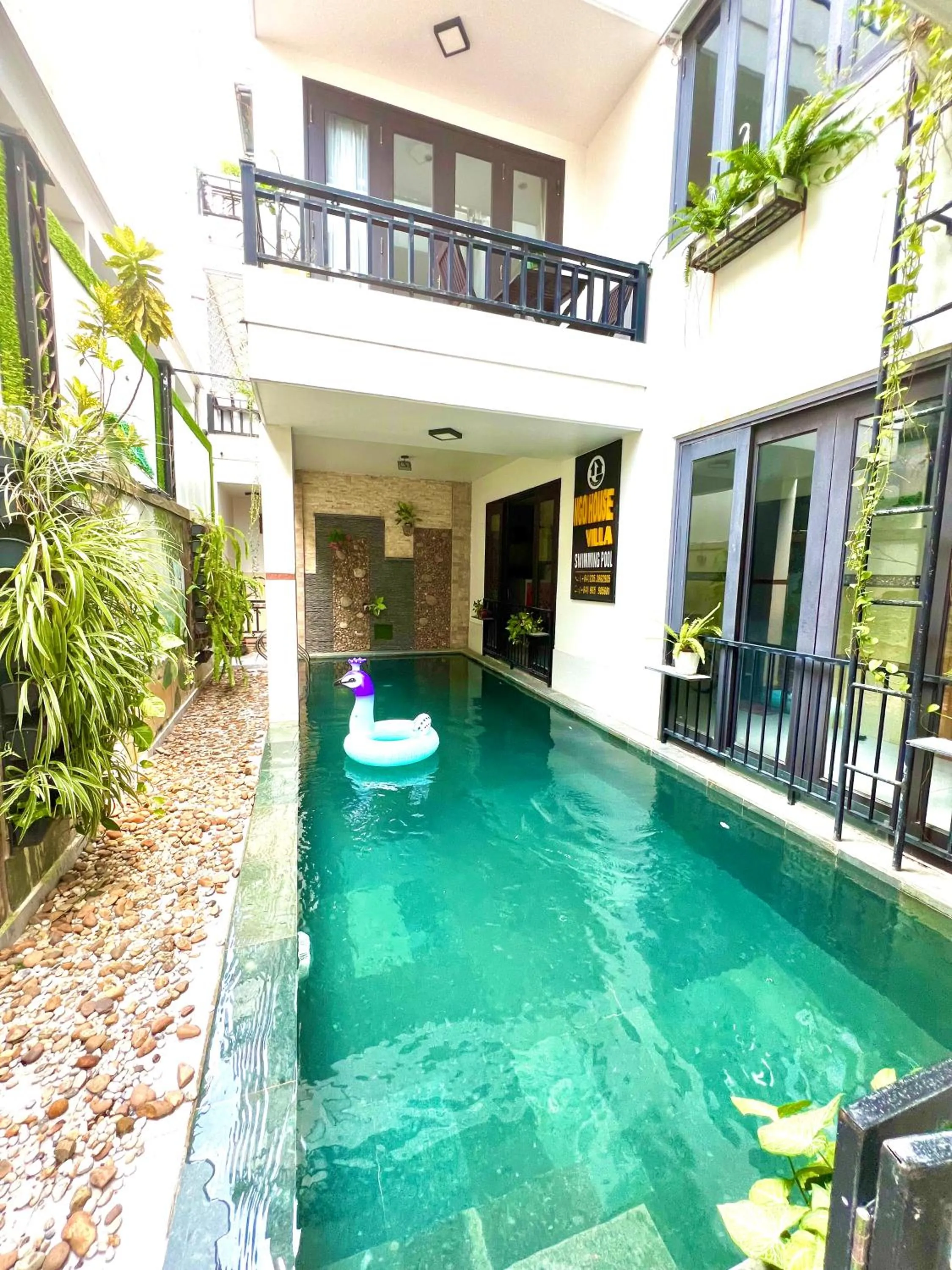 Swimming pool in Ngo House Villa