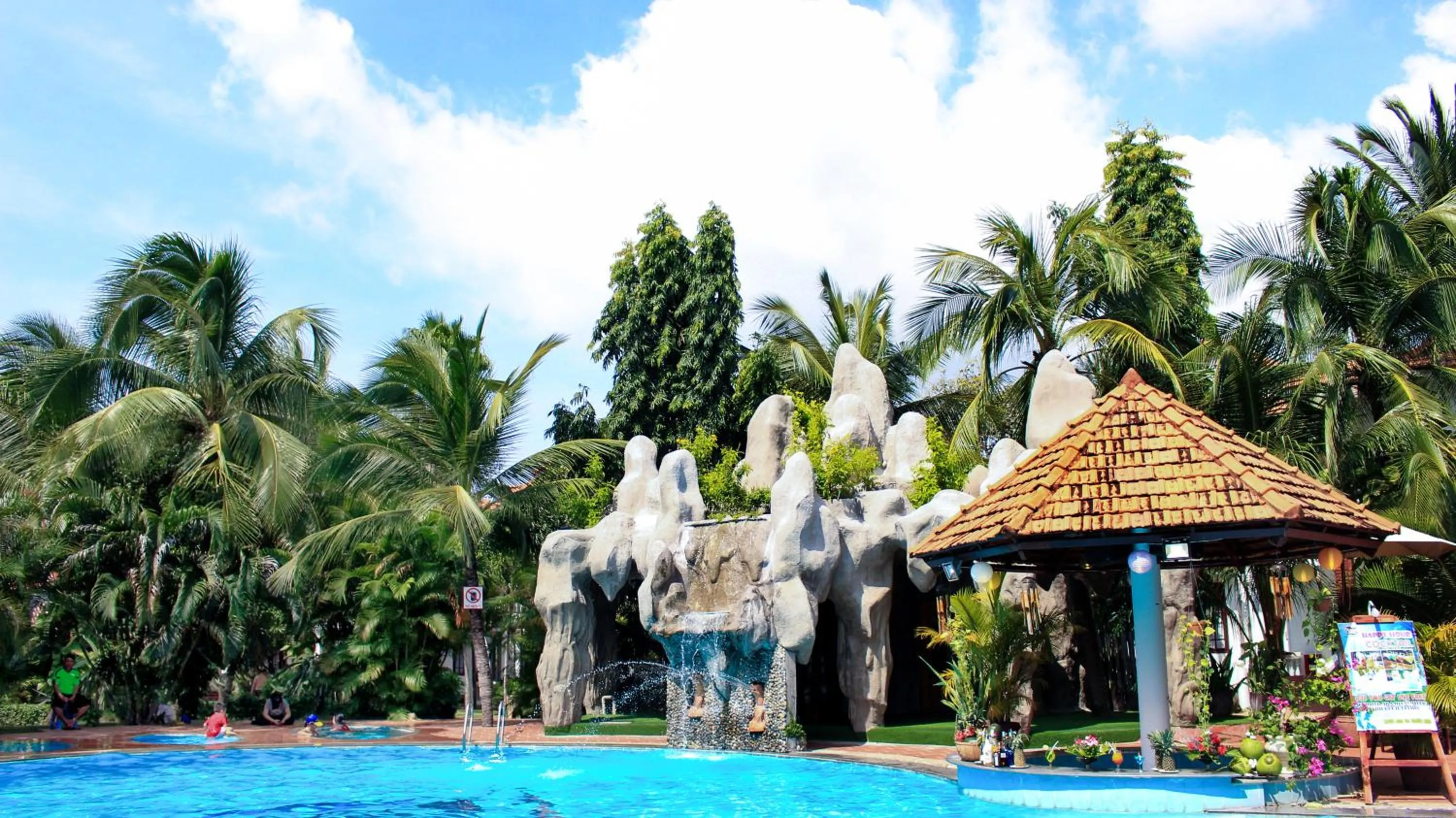 Food and drinks in Four Oceans Beach Resort - Bon Bien Mui Ne