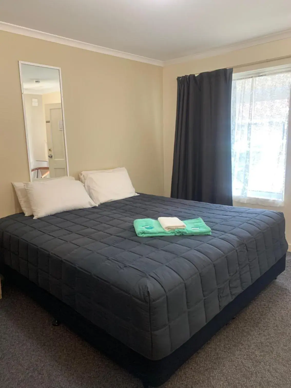 Double or Twin Room with Bathroom in Mid Coast Motor Inn Double or Twin Room with Bathroom in Mid Coast Motor Inn