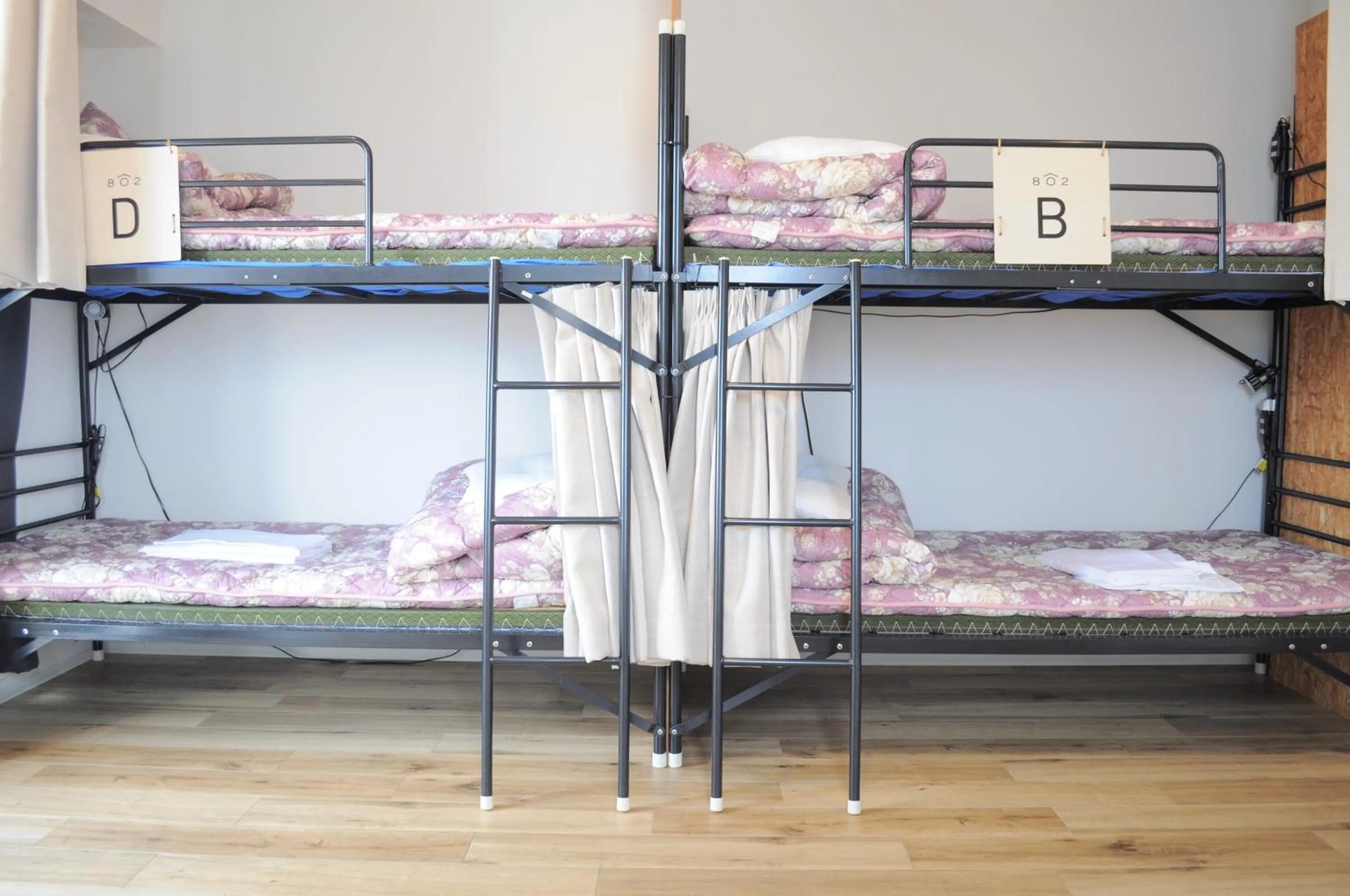 bunk bed in 04village Namba