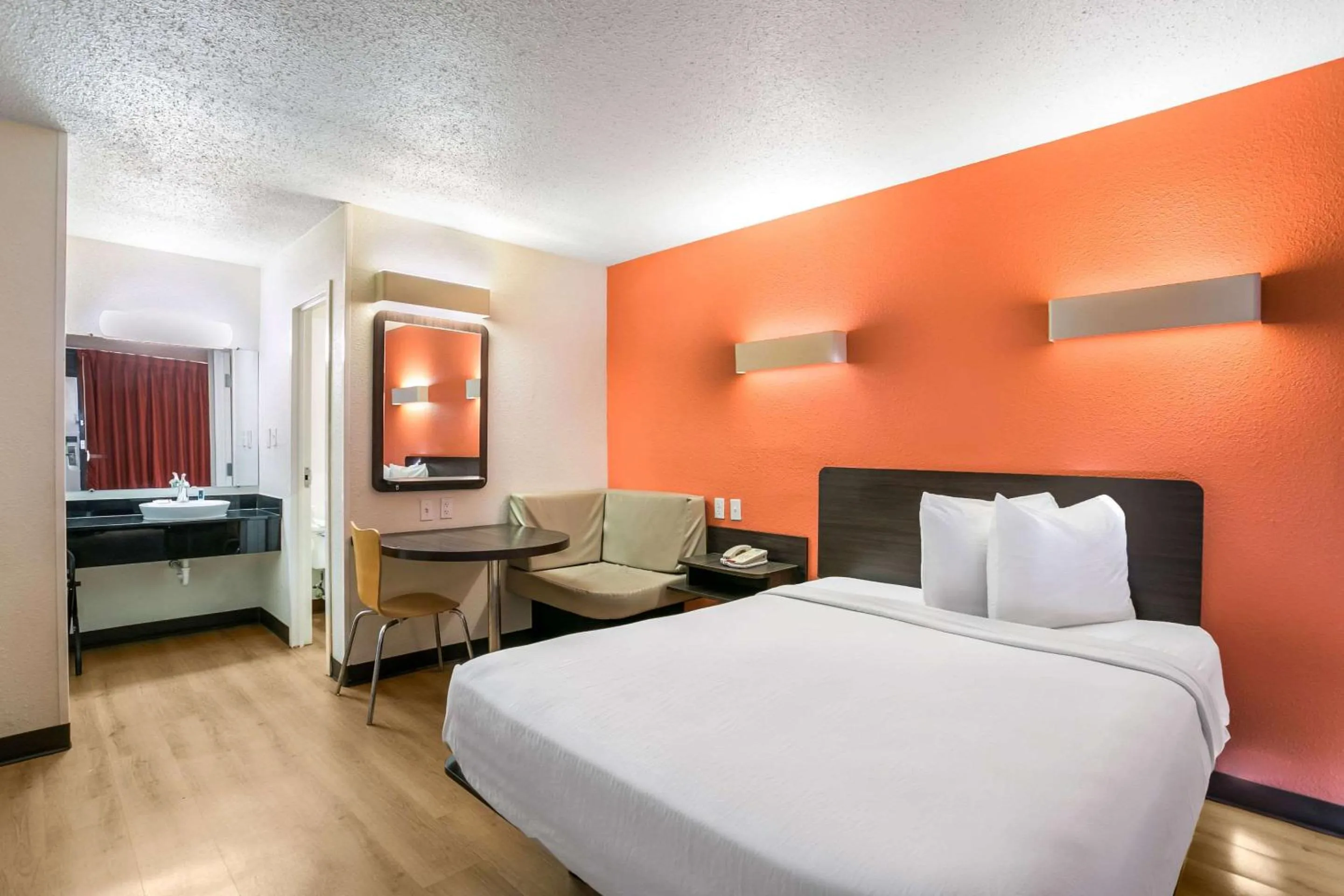 Photo of the whole room in Rodeway Inn Baltimore - Inner Harbor South