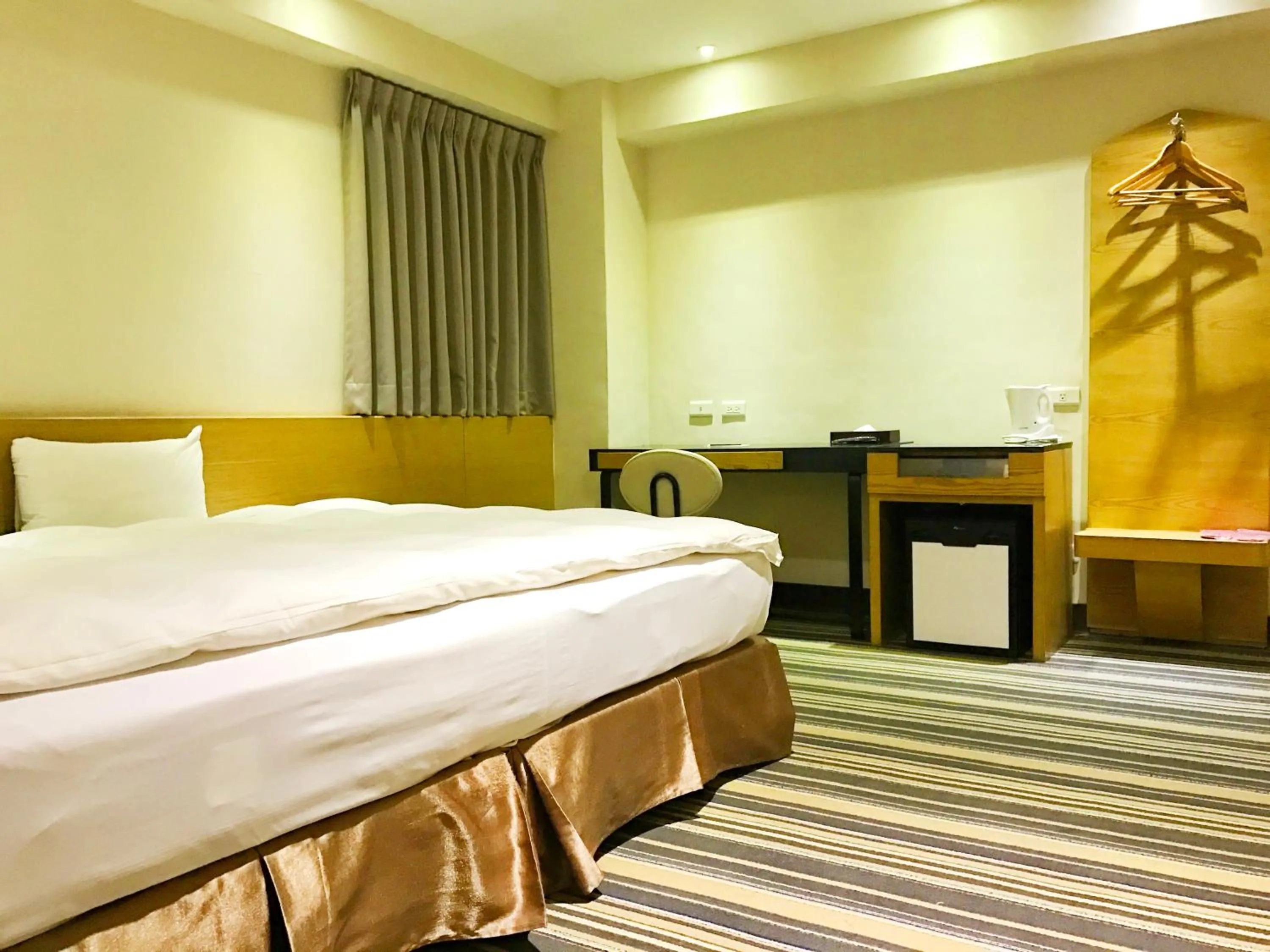 Bedroom, Bed in Country Garden Hotel