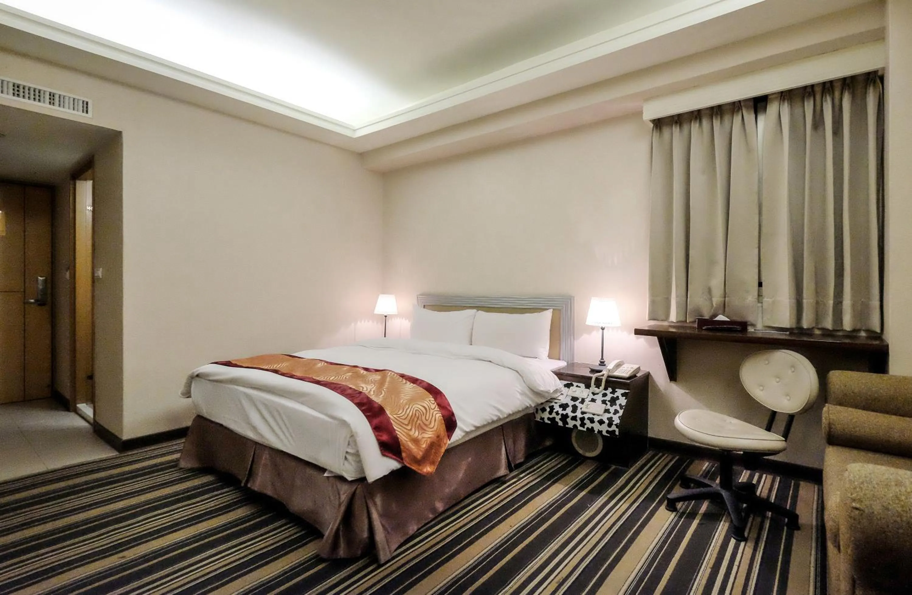 Bedroom, Bed in Country Garden Hotel