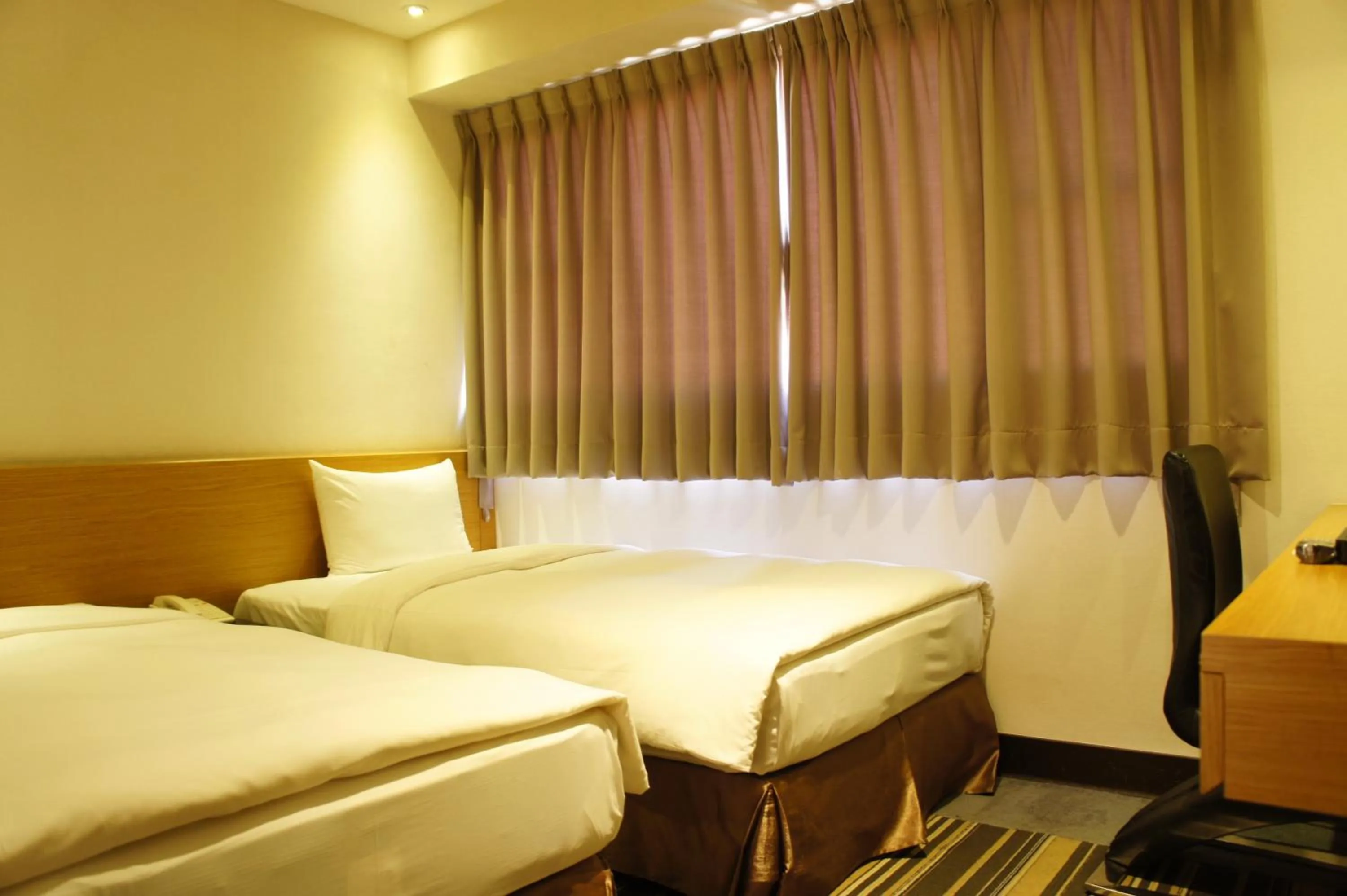 Bedroom, Bed in Country Garden Hotel