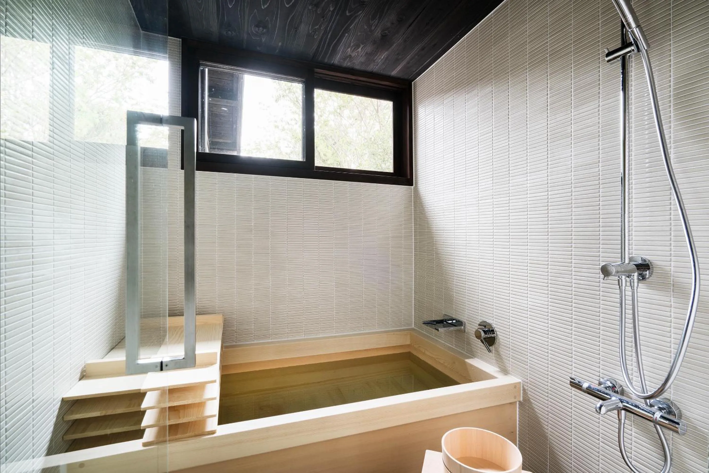 Bathroom in Kiraku Obi