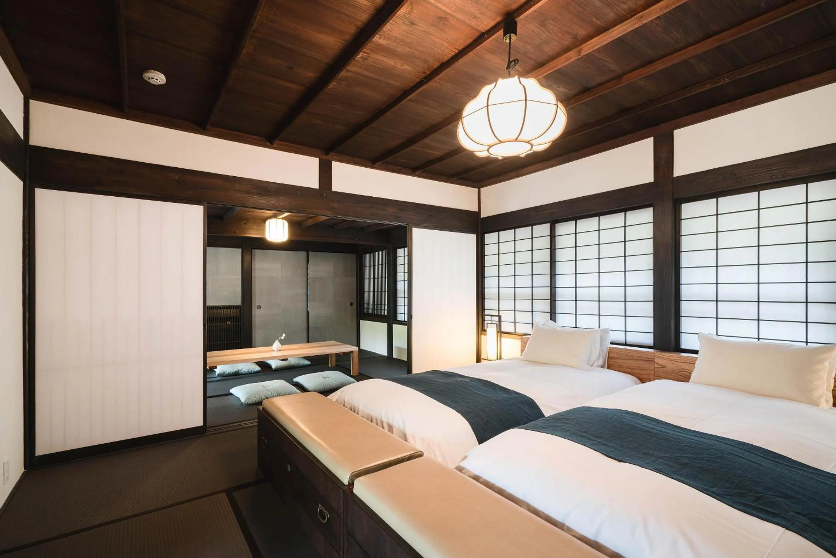 Bedroom, Bed in Kiraku Obi