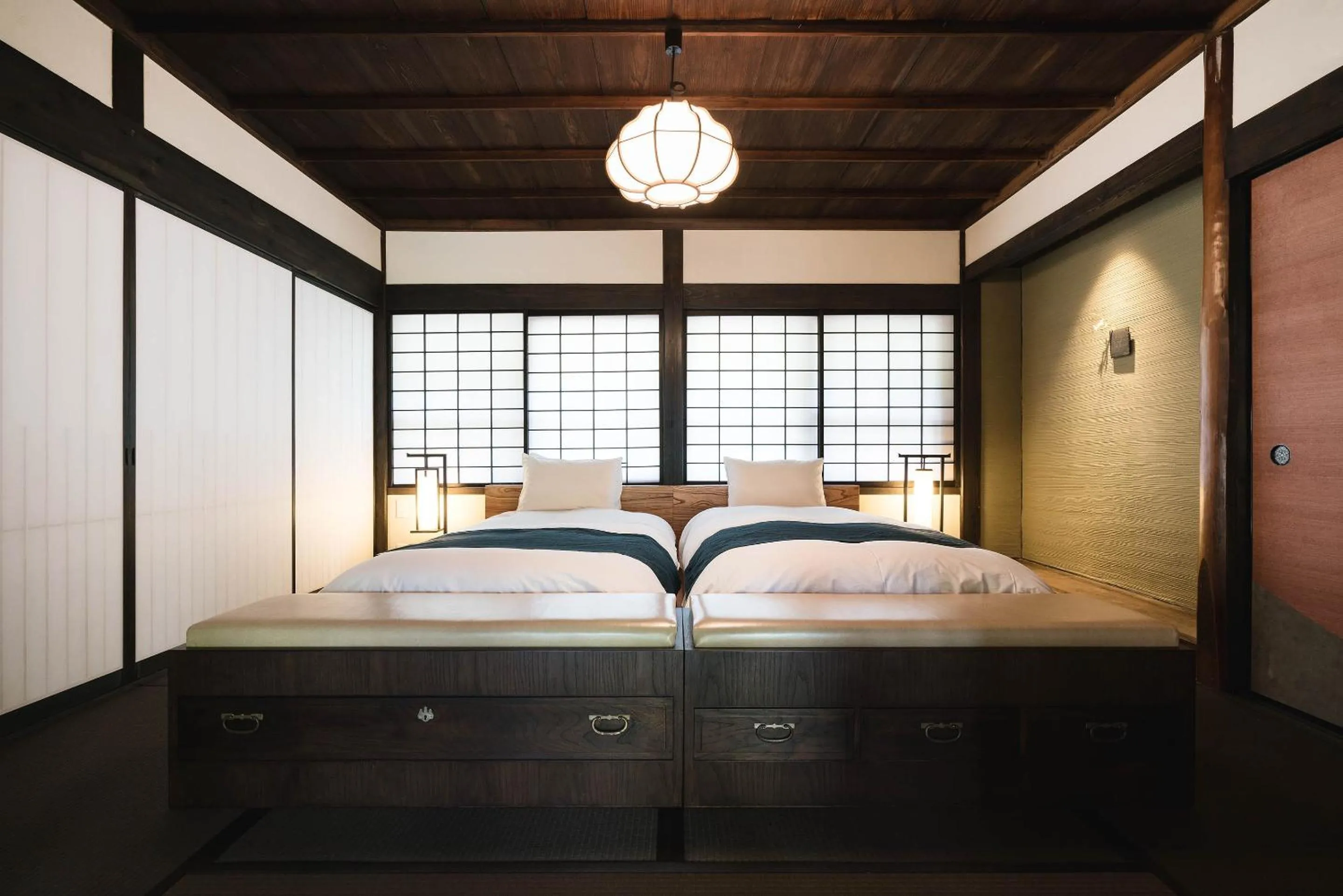 Bedroom, Bed in Kiraku Obi