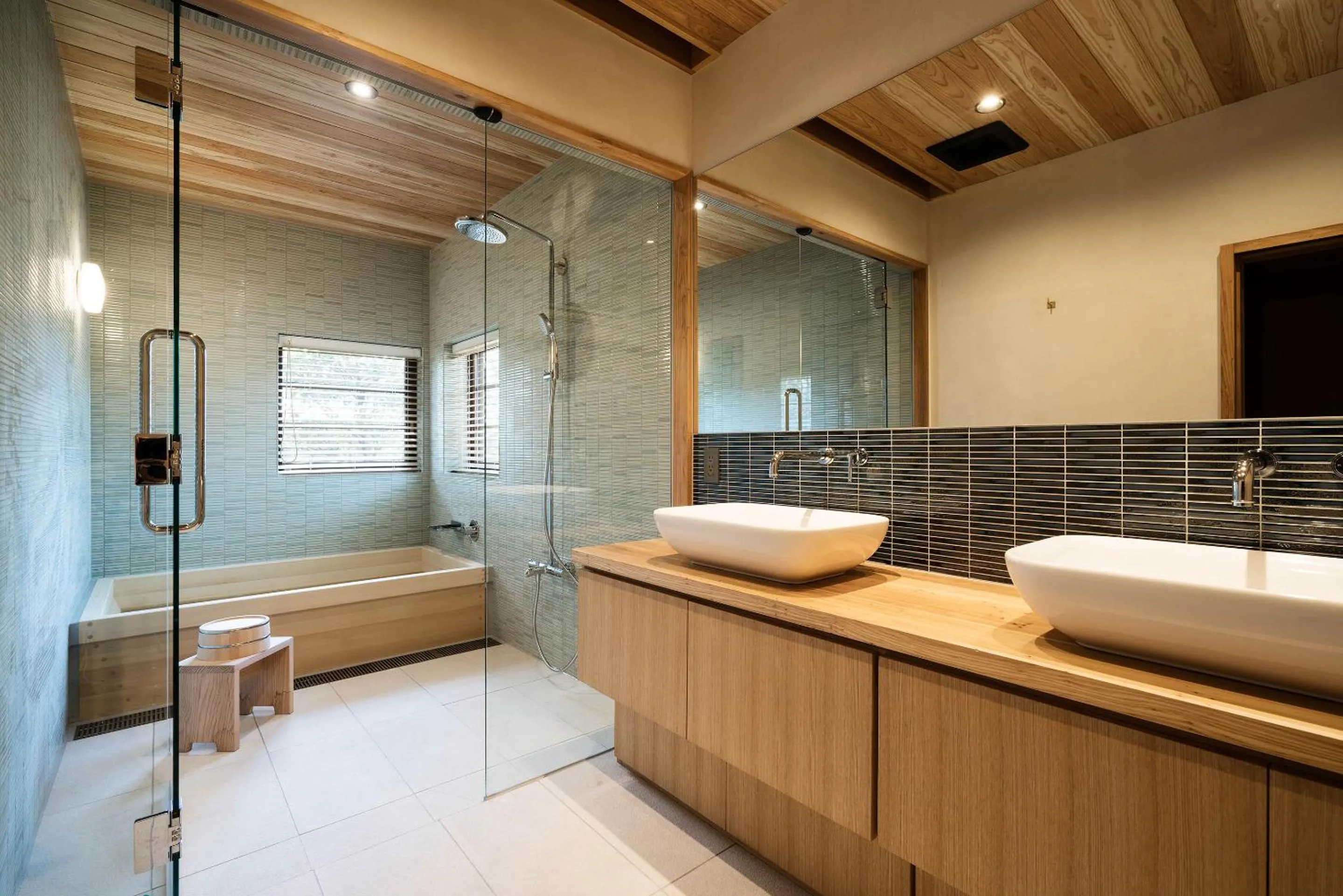 Bathroom in Kiraku Obi