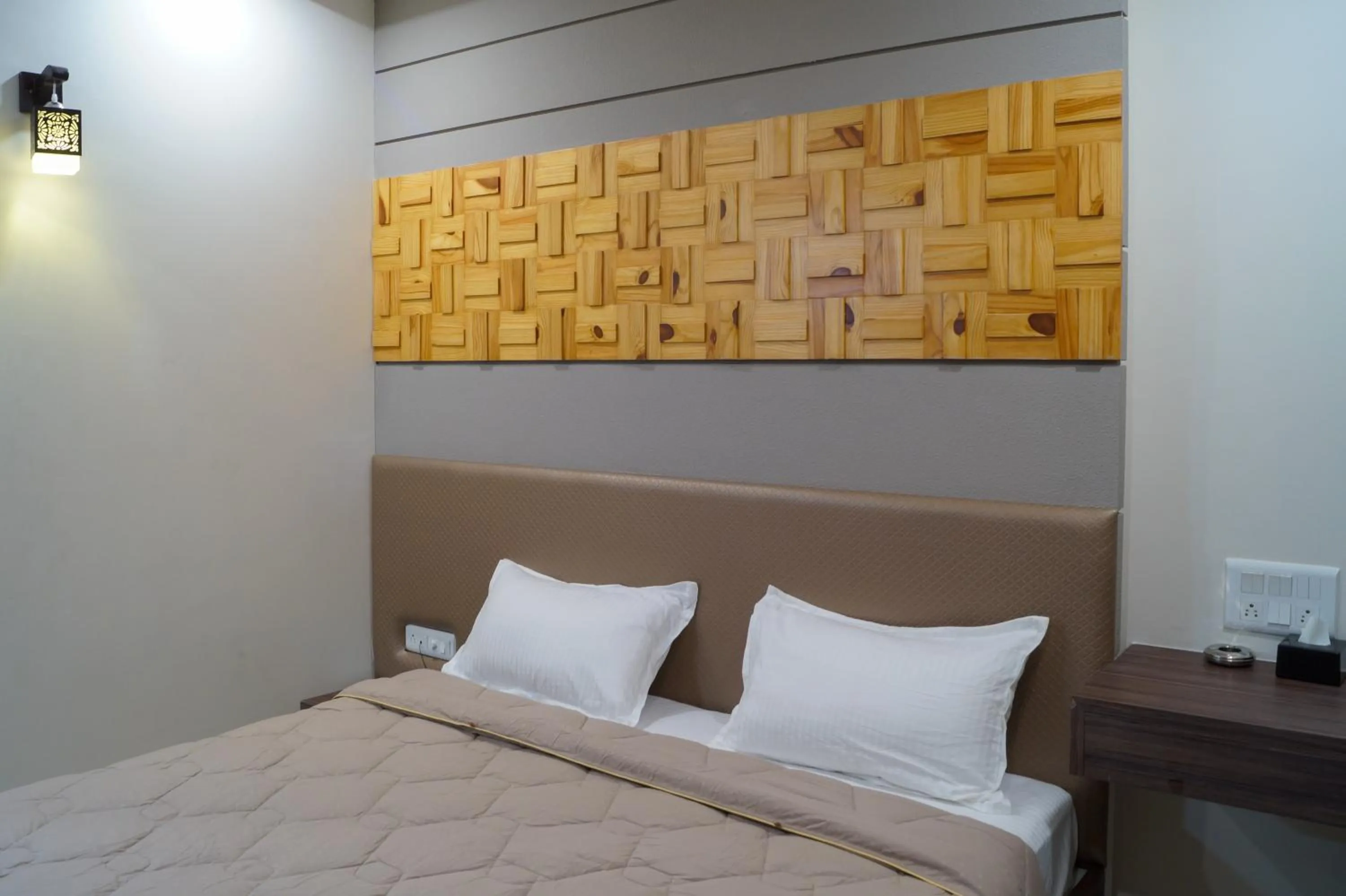 Bedroom, Bed in Hotel Midtown