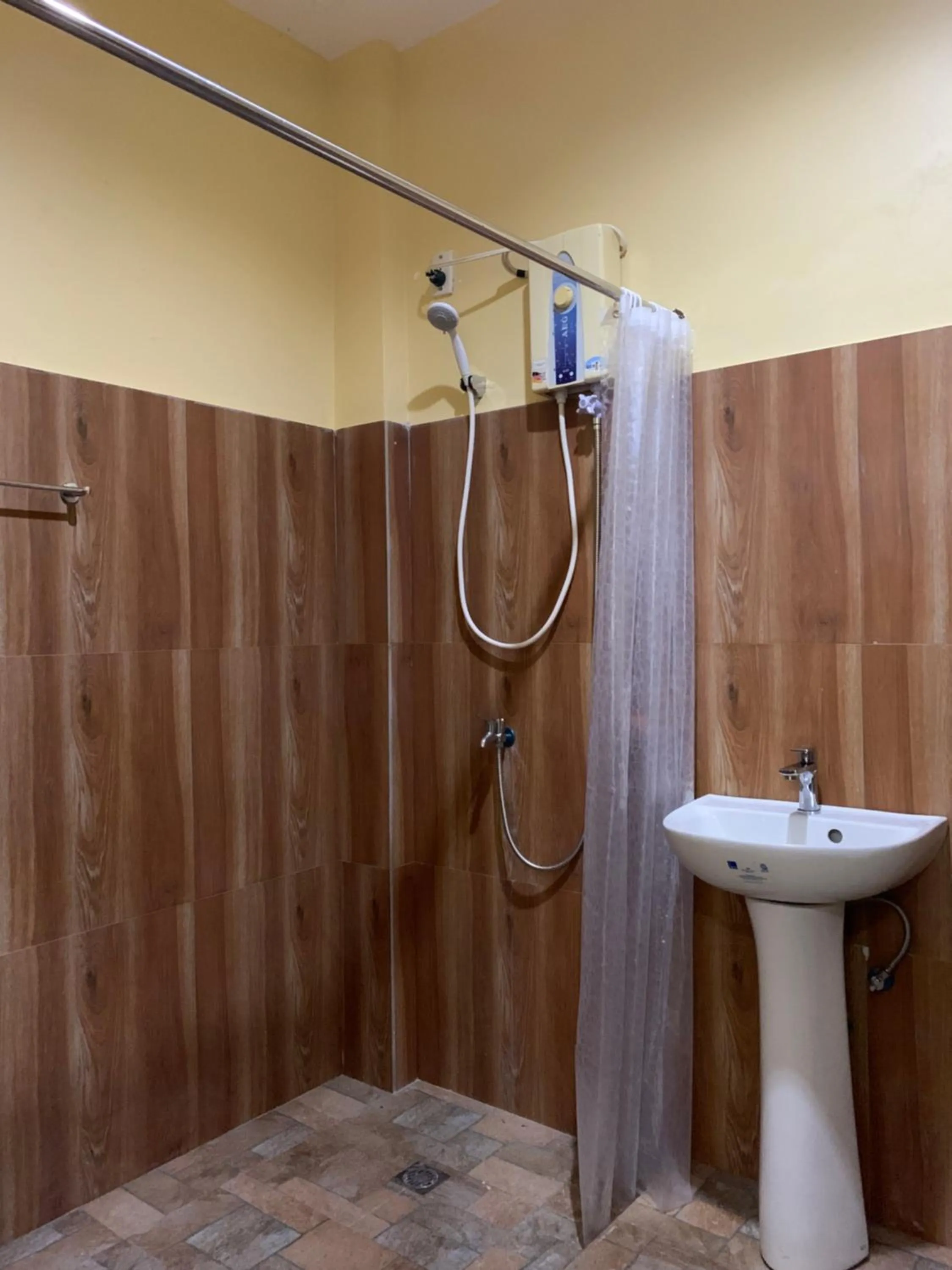 Shower in Mabini Hotel