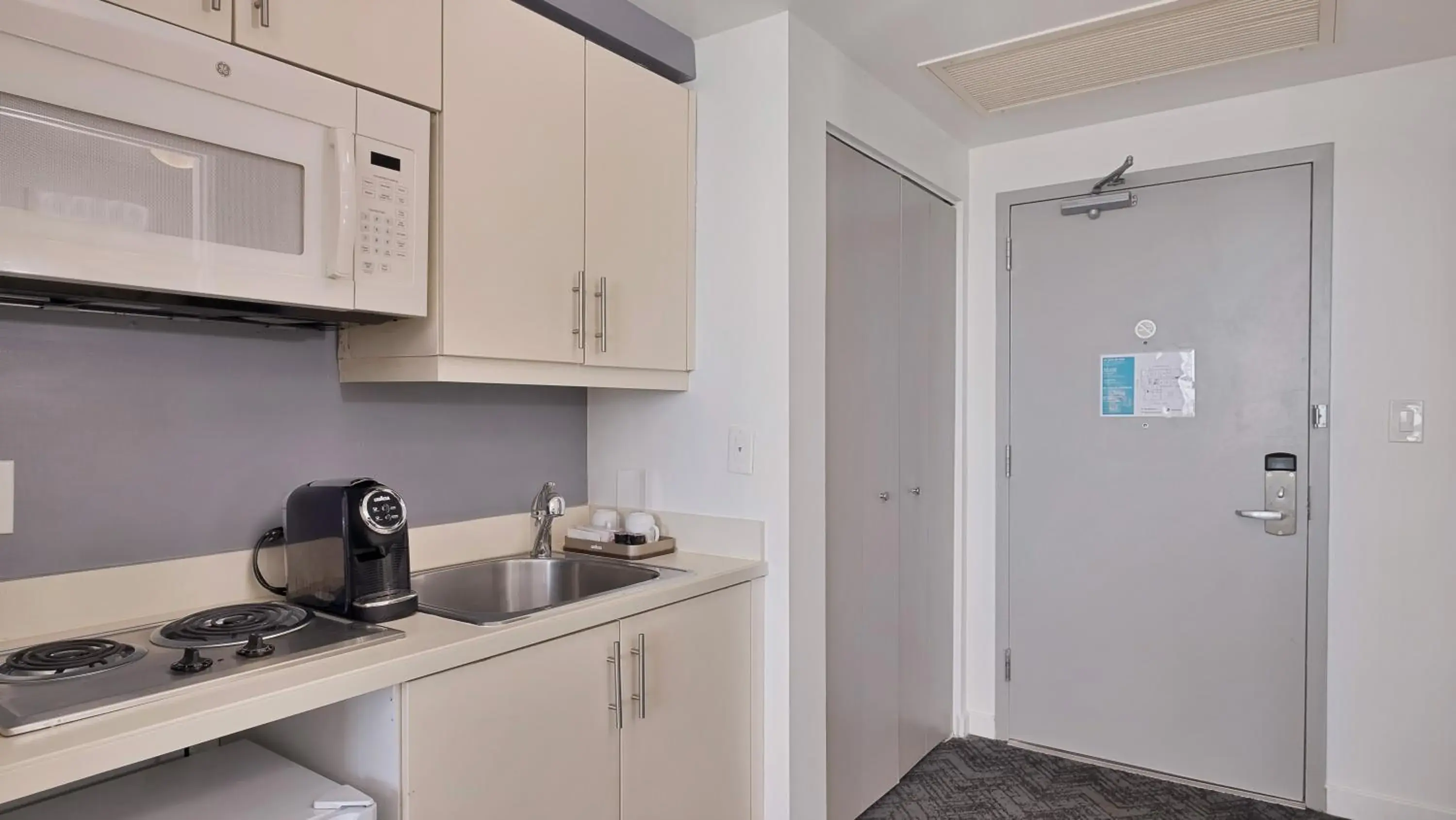 King Room with Balcony and City View - Disability Access in Hotel Arya BW Premier Collection King Room with Balcony and City View - Disability Access in Hotel Arya BW Premier Collection