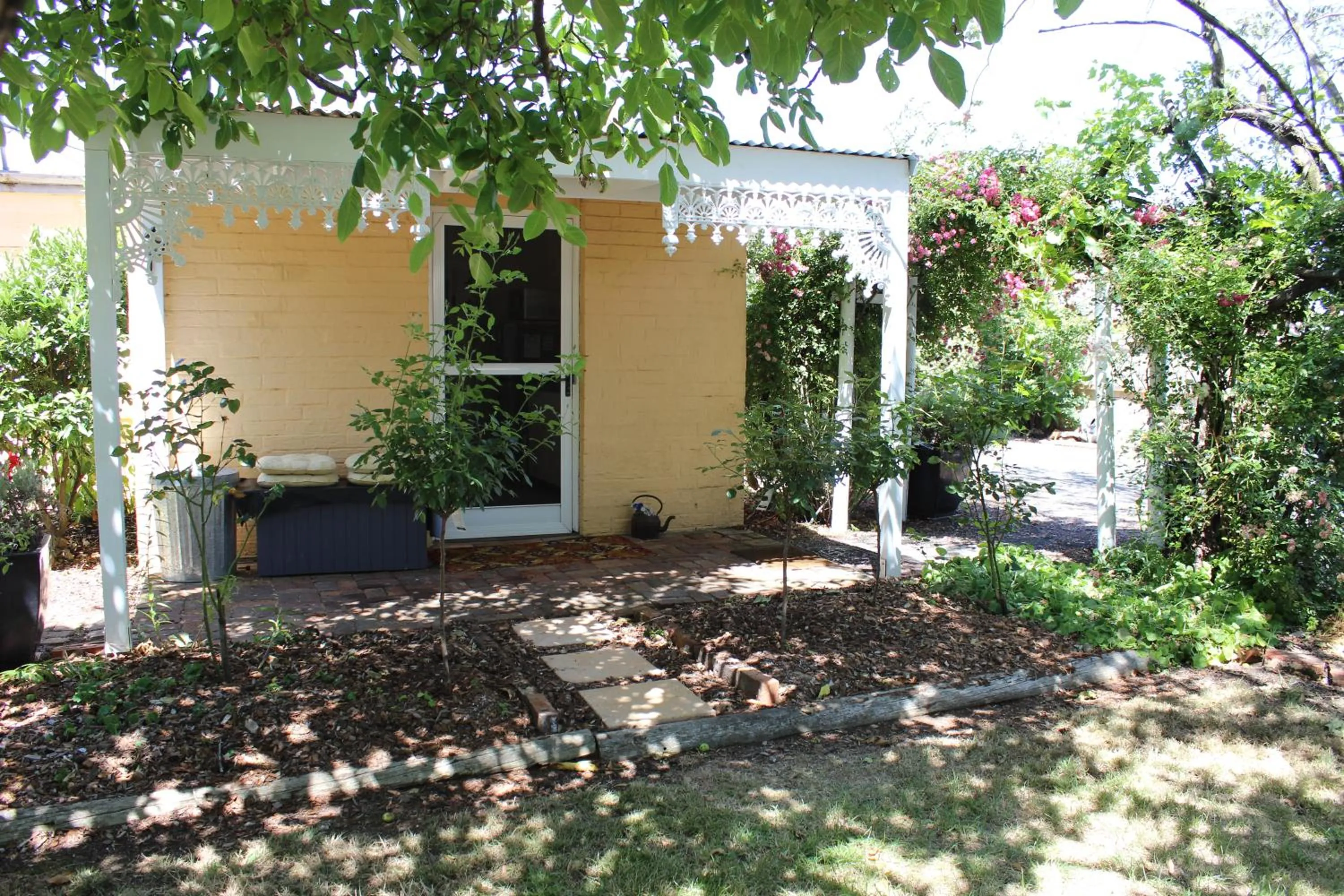 Facade/entrance in Bellamona Cottage Longford
