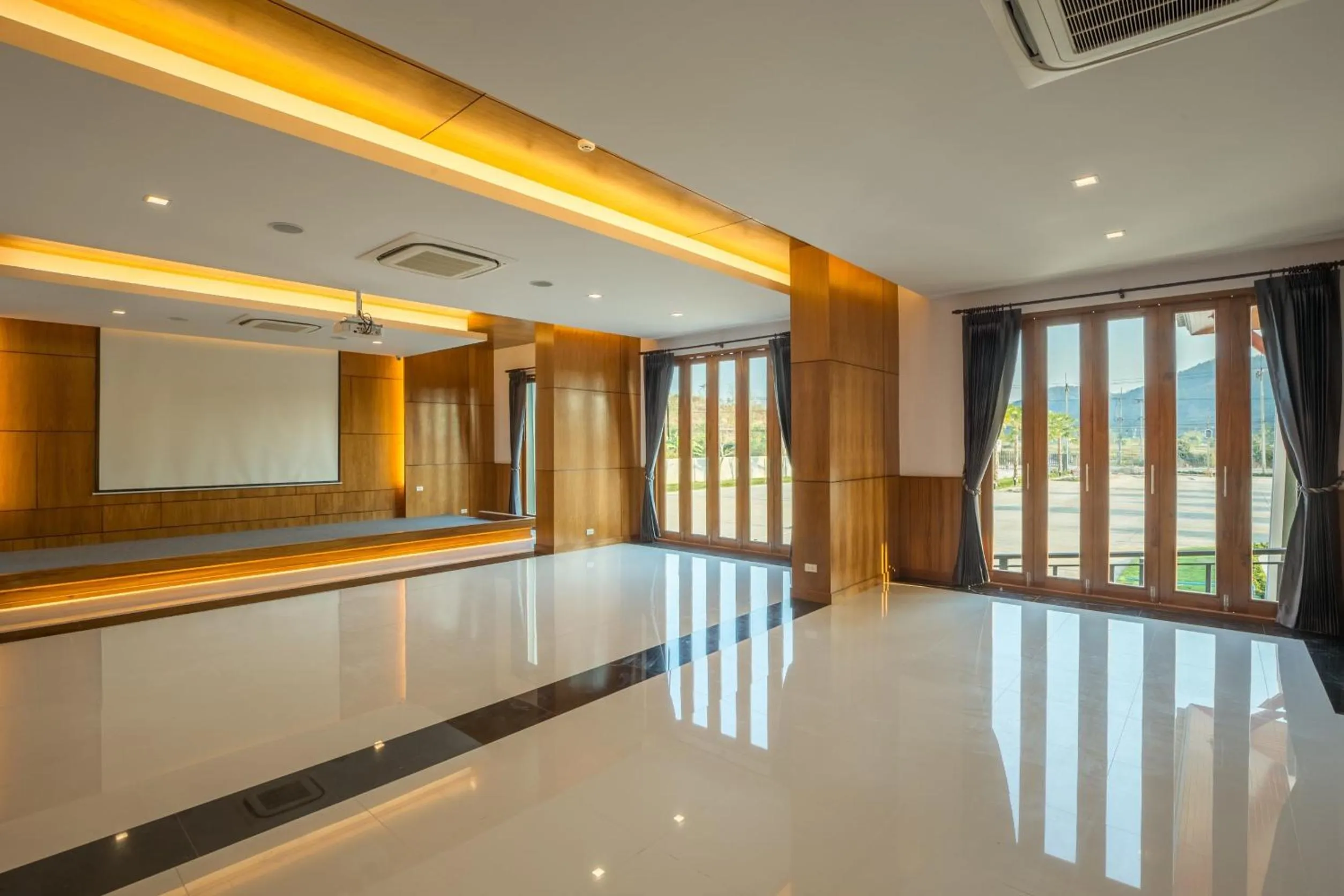 Meeting/conference room in Sann View Hotel