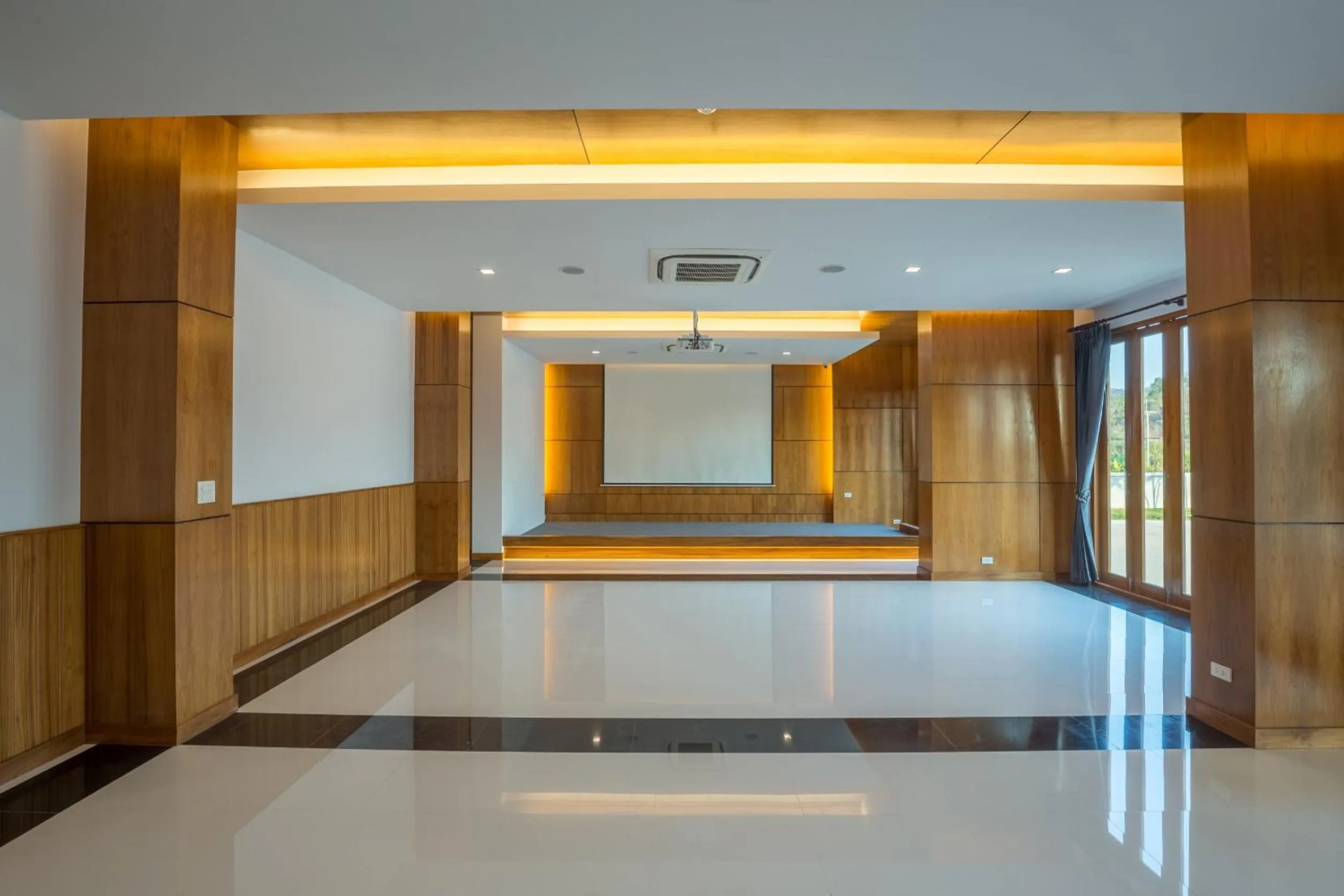Meeting/conference room in Sann View Hotel