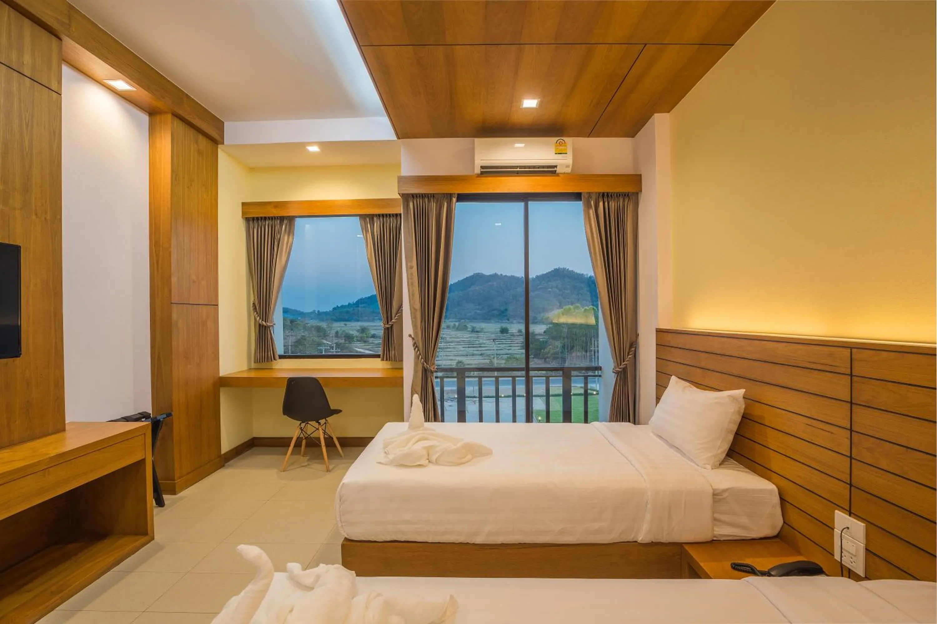 Bed in Sann View Hotel