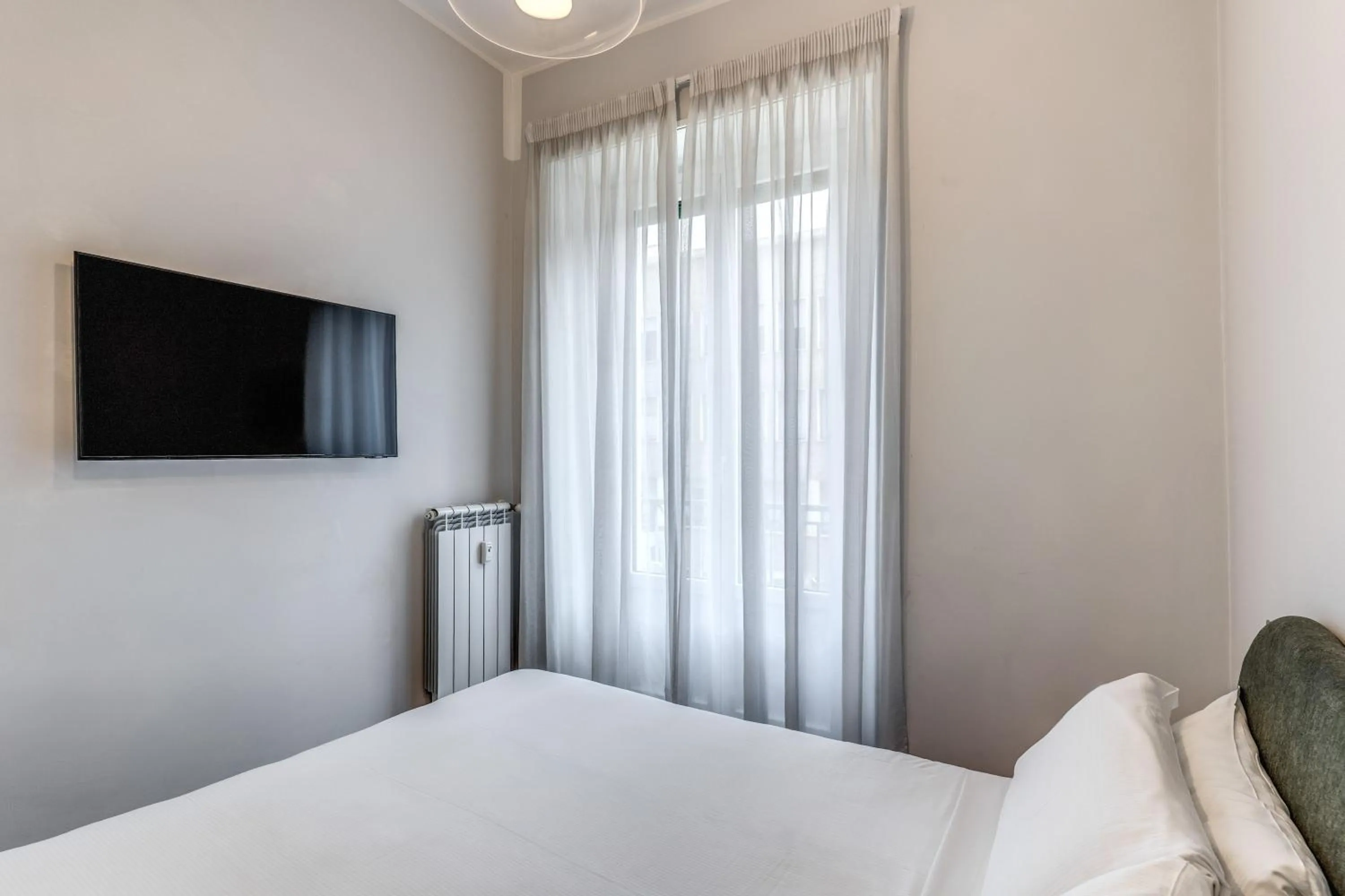 Bed in 43 Station Hotel