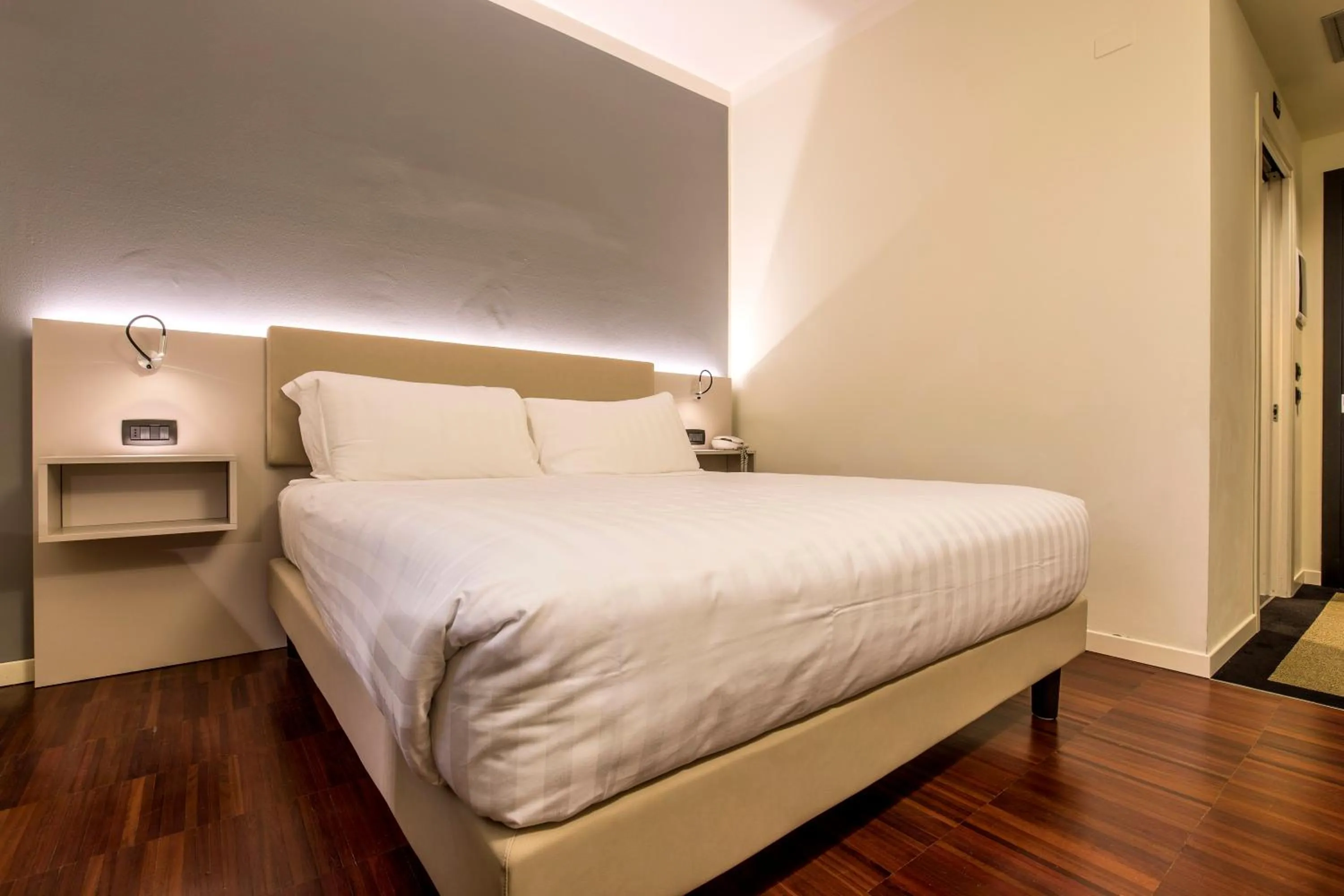 Bed in 43 Station Hotel