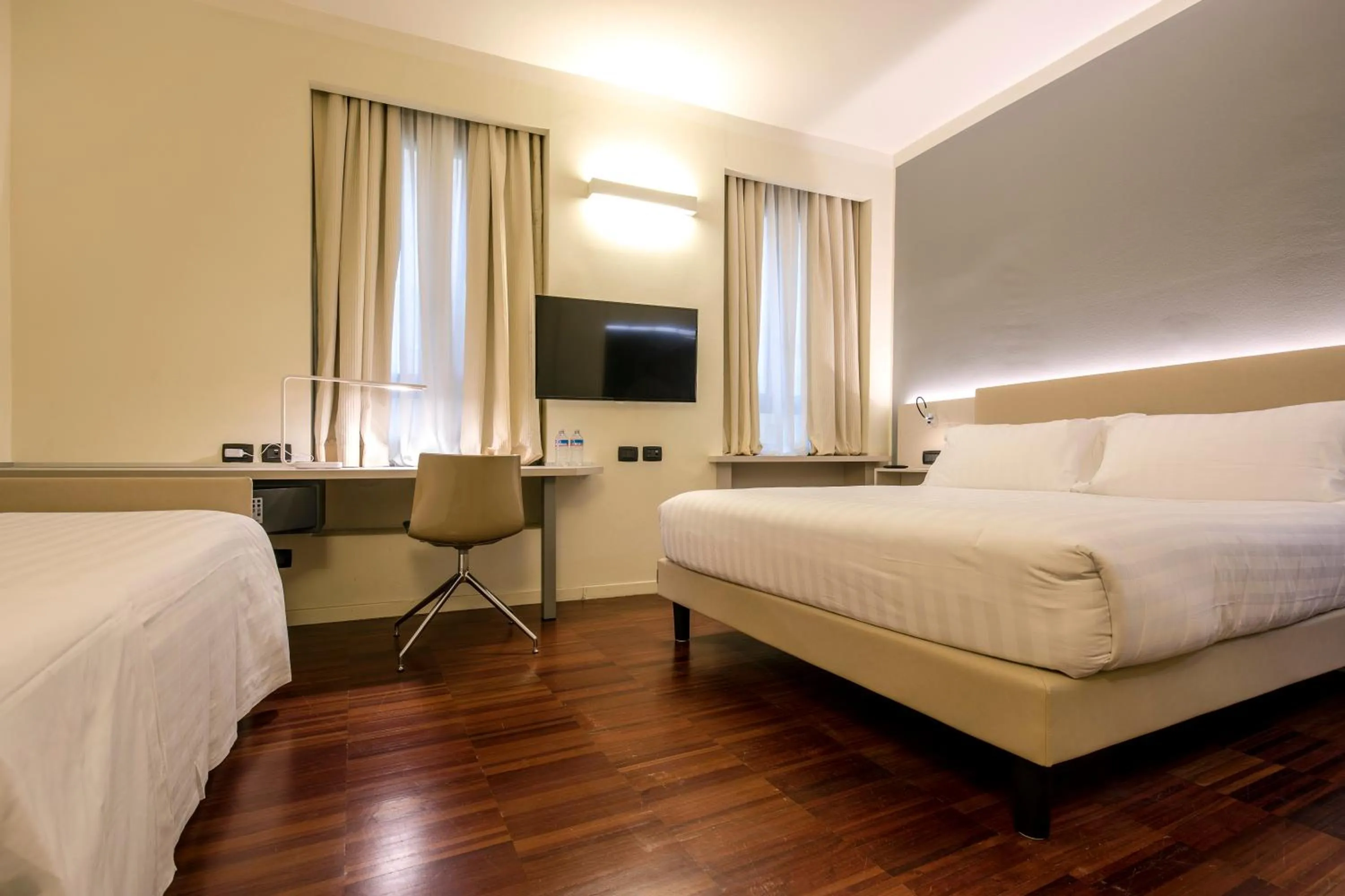 Bed in 43 Station Hotel