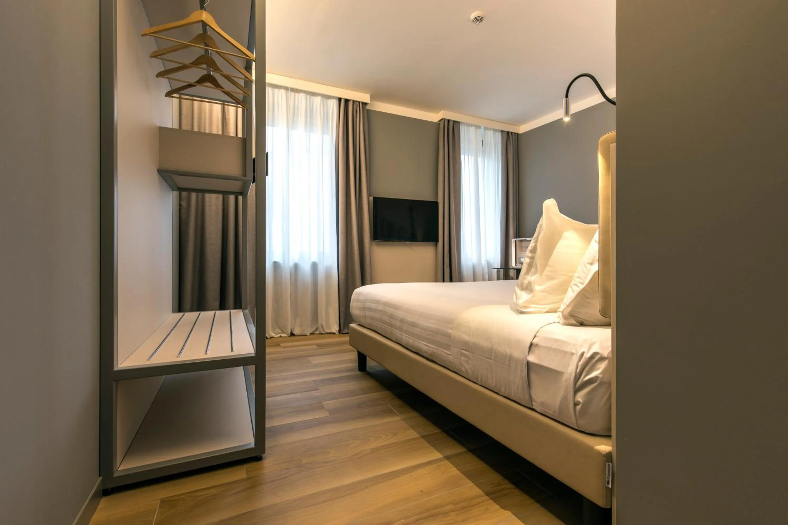 Bed in 43 Station Hotel