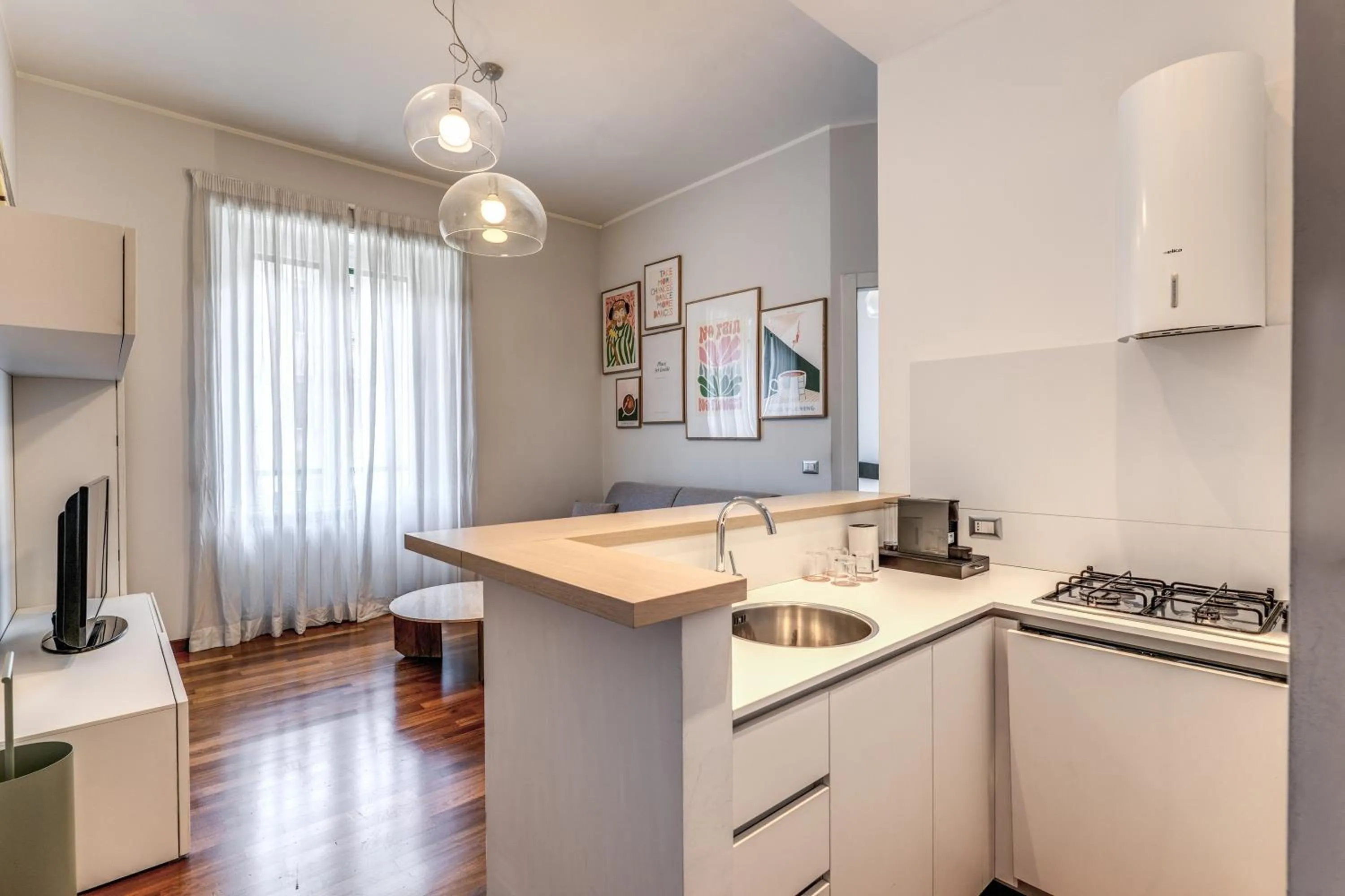 TV and multimedia in 43 Station Hotel