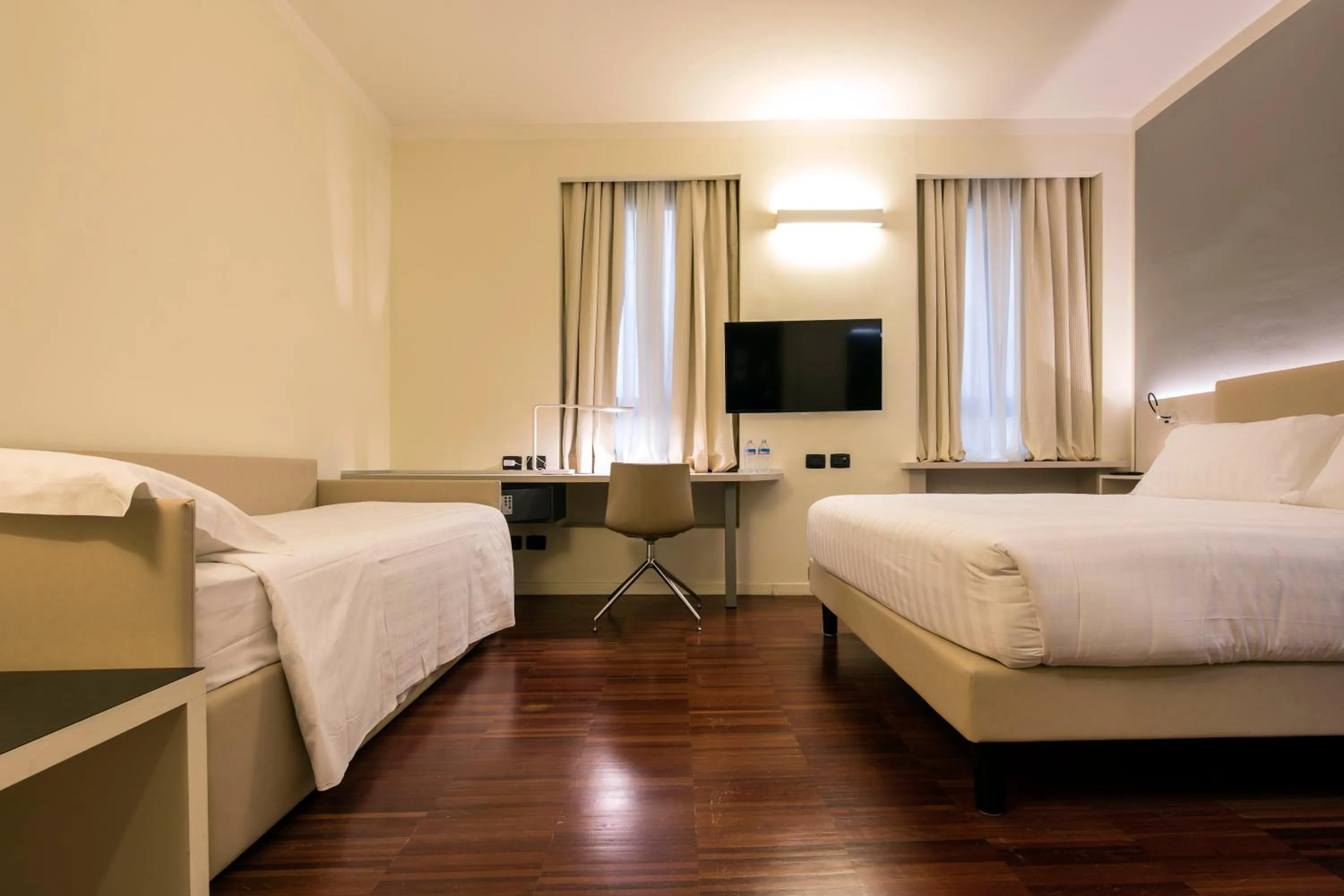 Bed in 43 Station Hotel