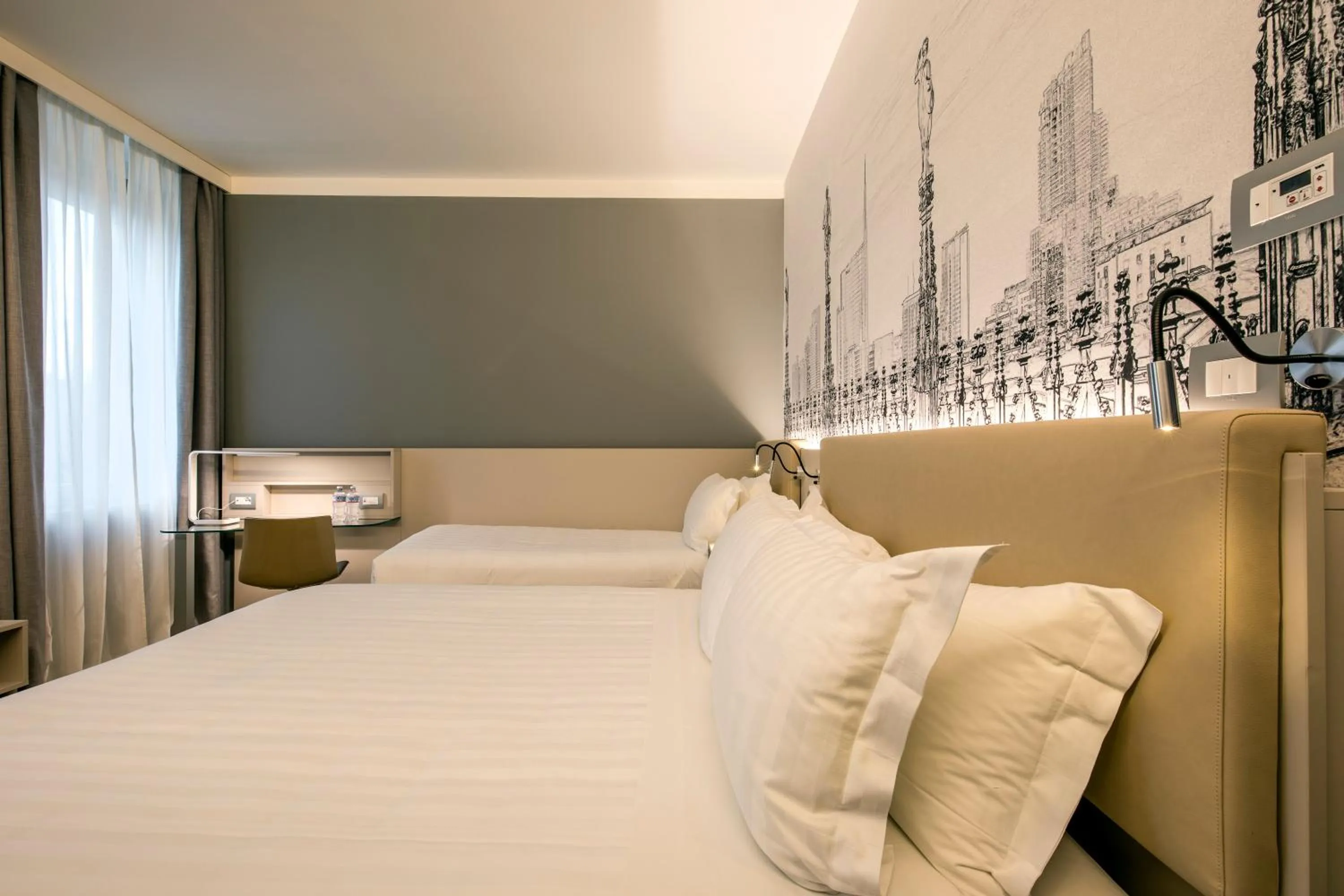 Bed in 43 Station Hotel