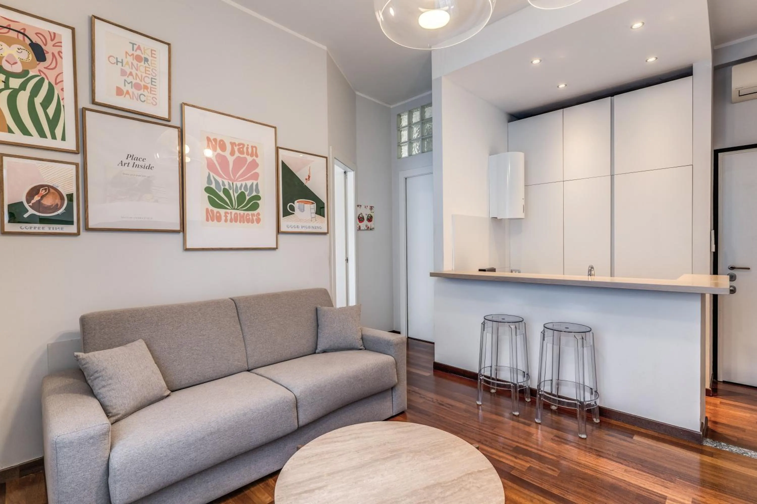 Kitchen or kitchenette in 43 Station Hotel