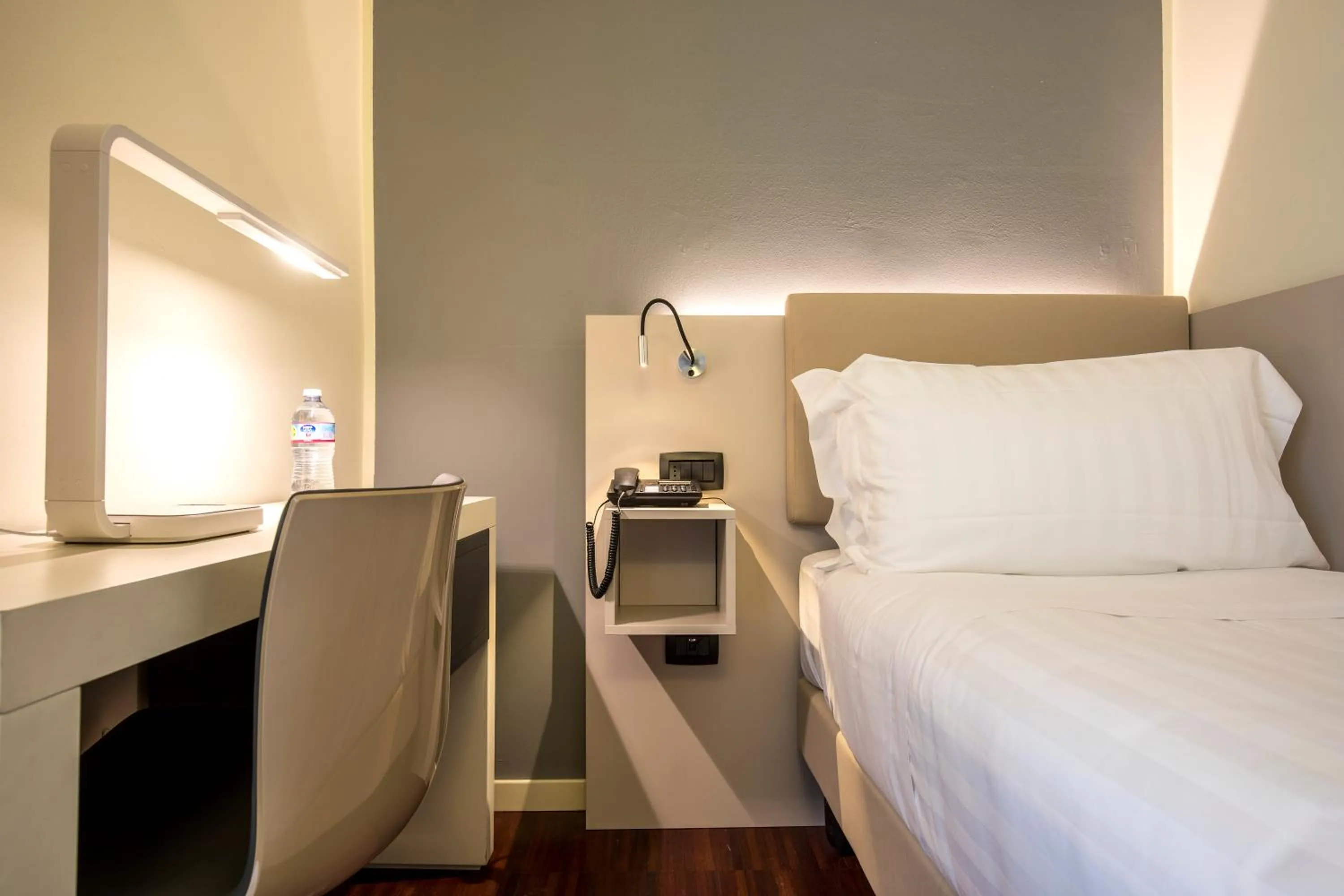 Bed in 43 Station Hotel