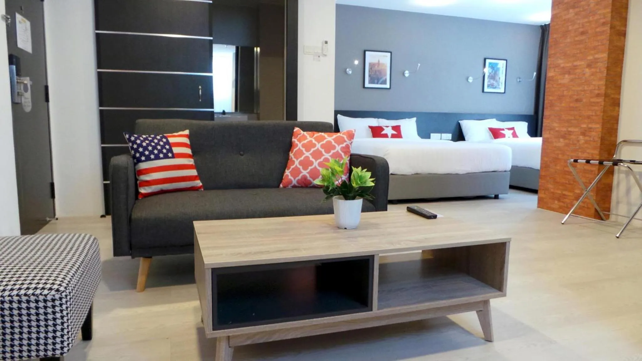 Photo of the whole room, Bed in Manhattan Hotel Ipoh