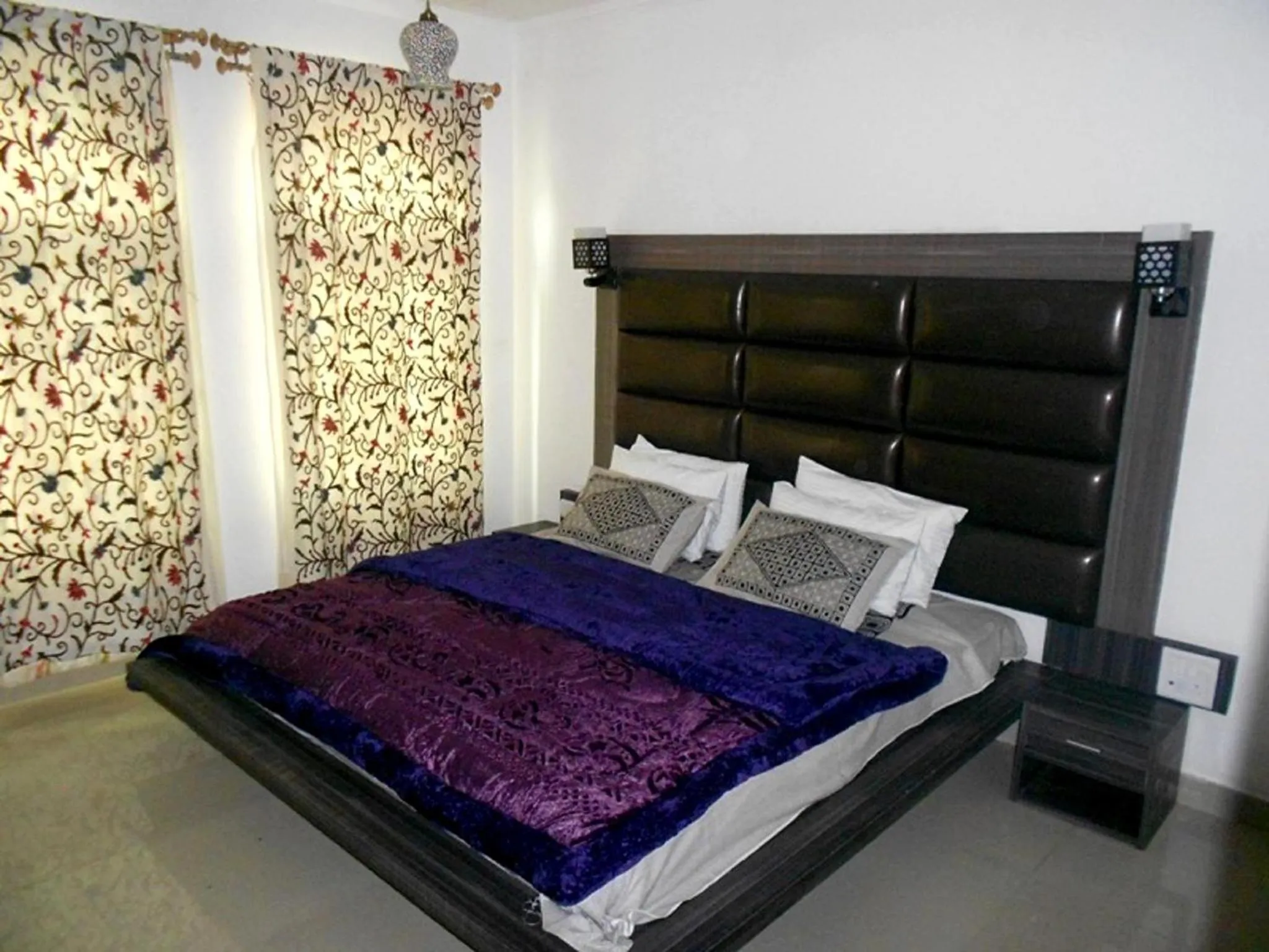 Bedroom, Bed in Hotel Ash Vale