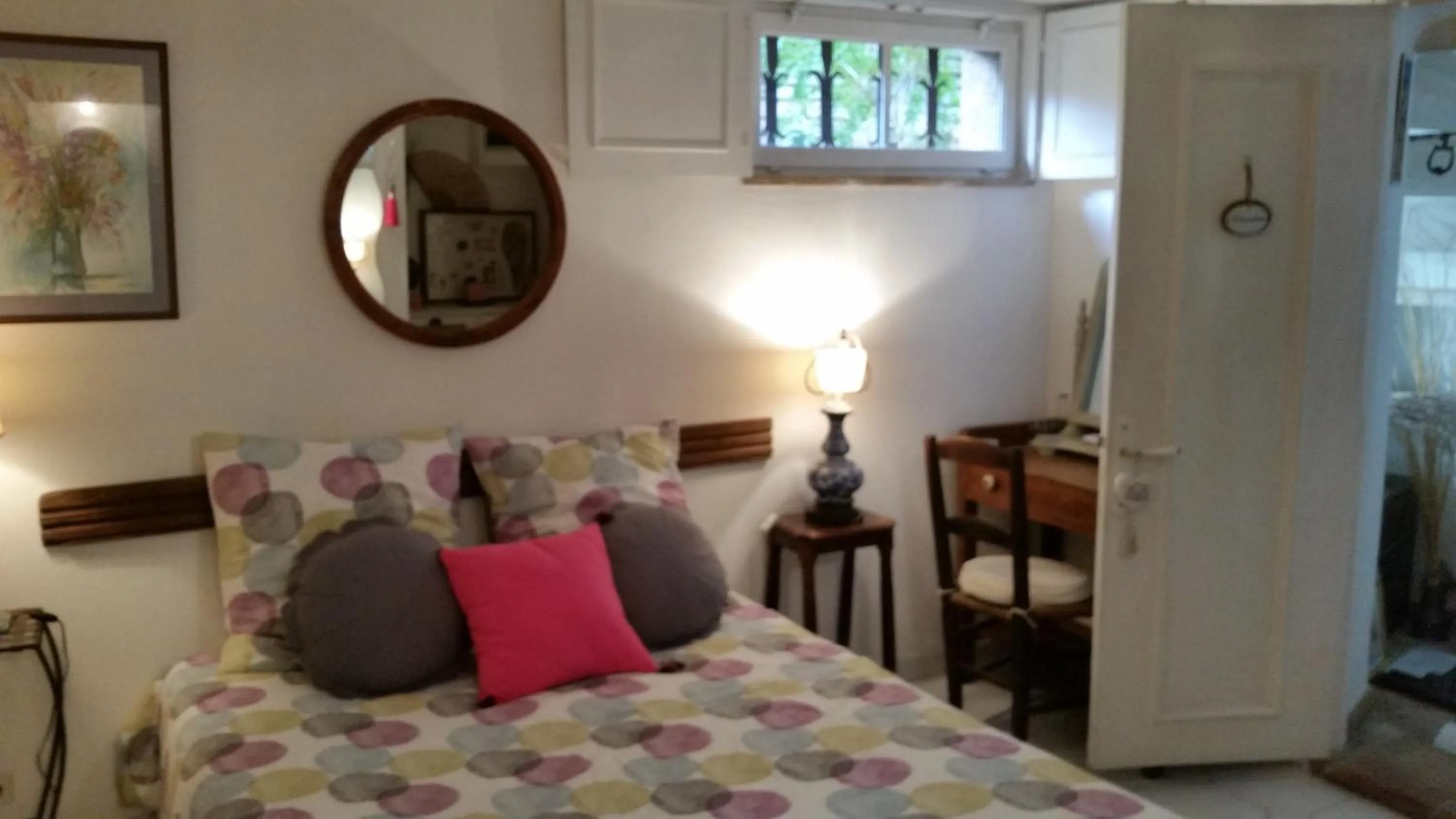 View (from property/room), Bed in La Douce Heure