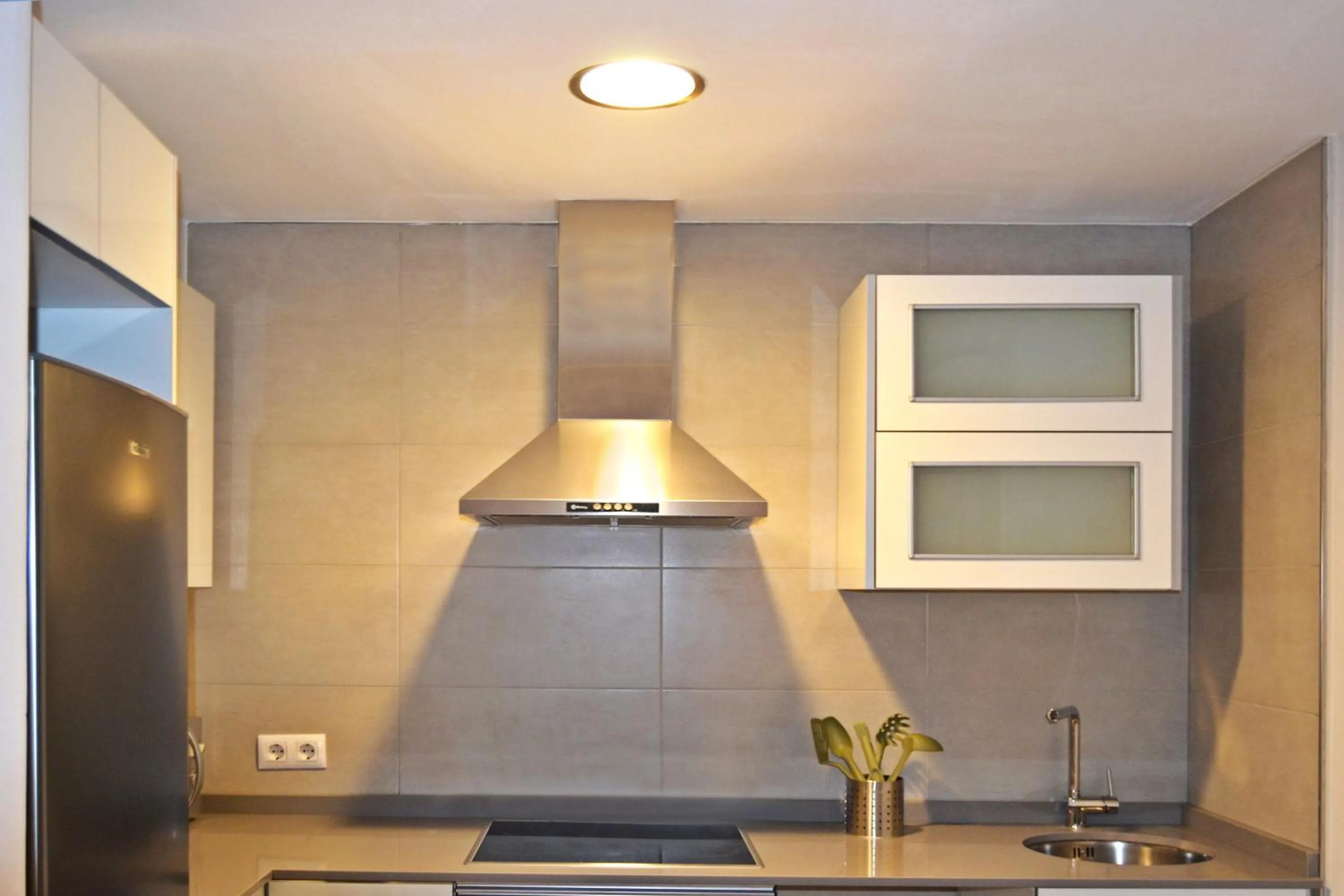 Kitchen or kitchenette in Botànic Apartaments