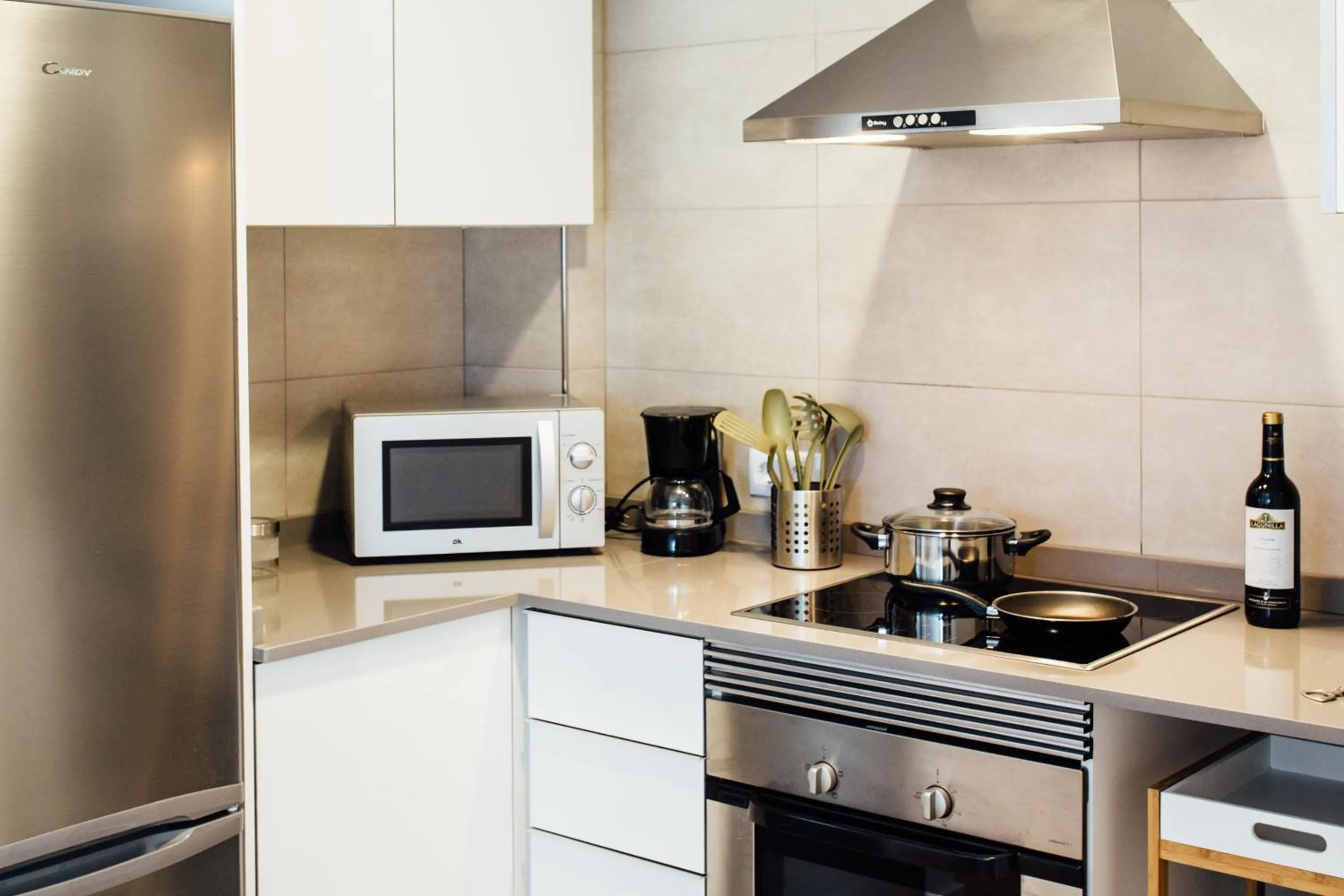 Kitchen or kitchenette in Botànic Apartaments