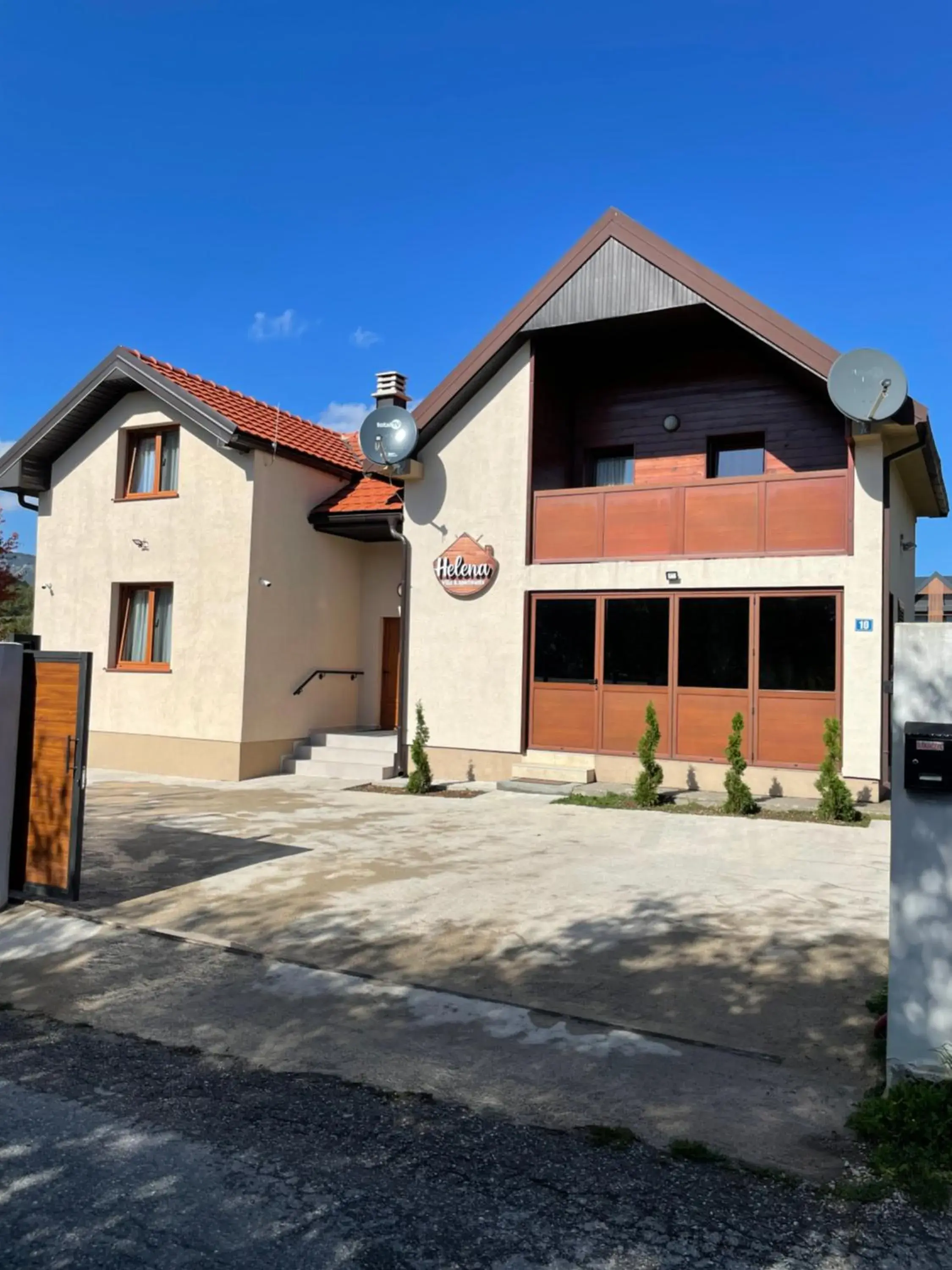 Two-Bedroom House in Vila&Apartments Helena Two-Bedroom House in Vila&Apartments Helena