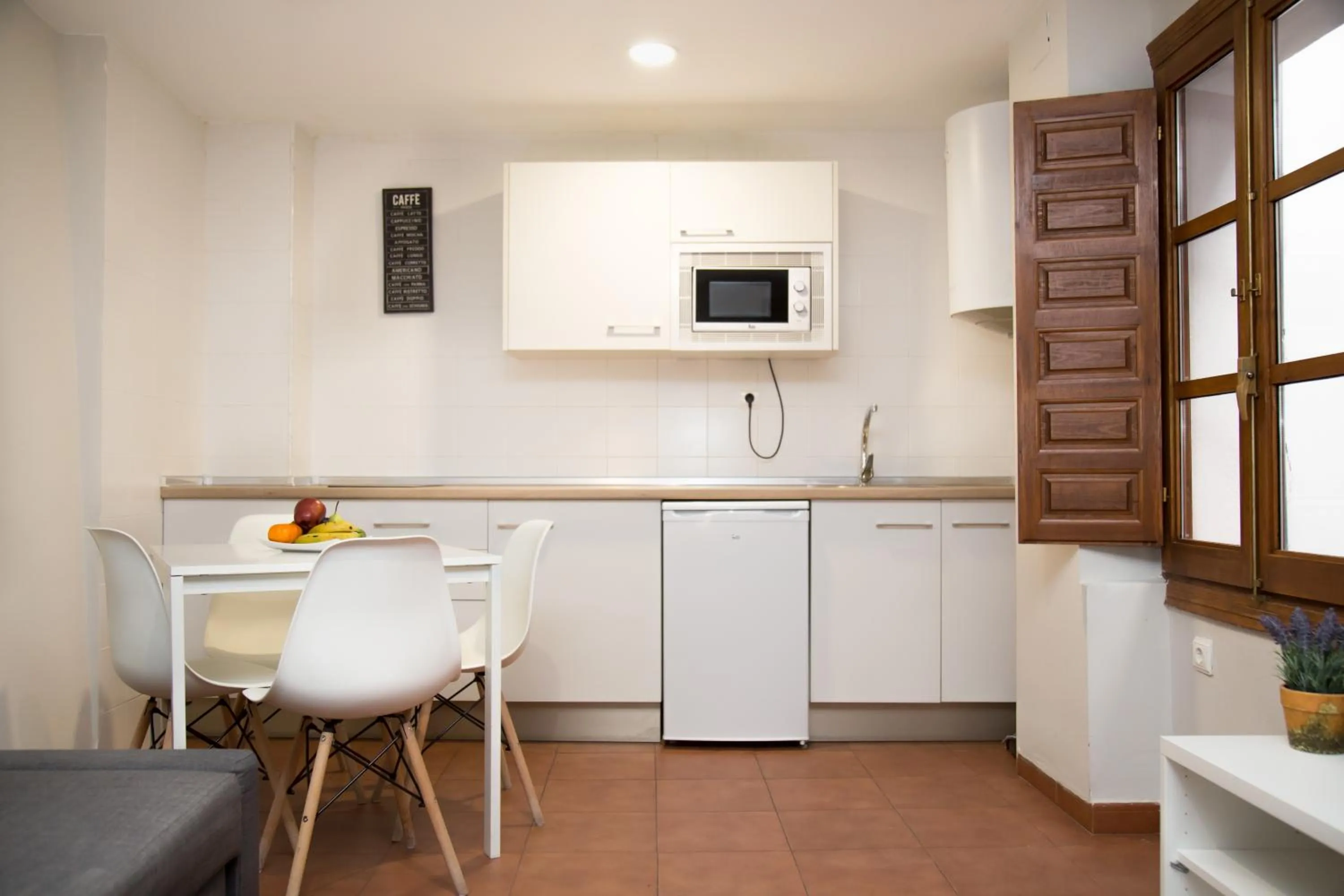 Kitchen or kitchenette in Apartamentos Nahira Suites 3000