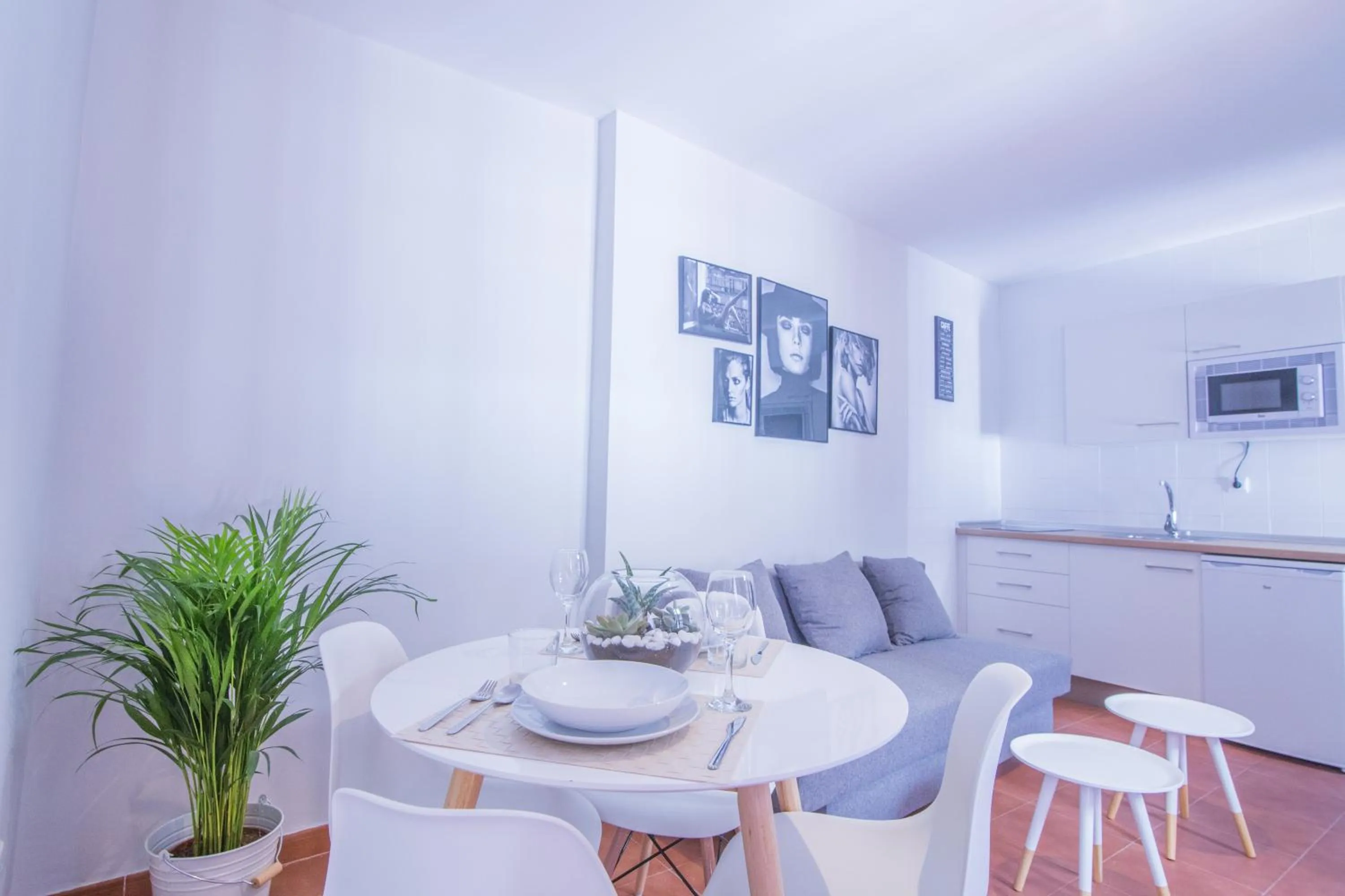 Kitchen or kitchenette in Apartamentos Nahira Suites 3000