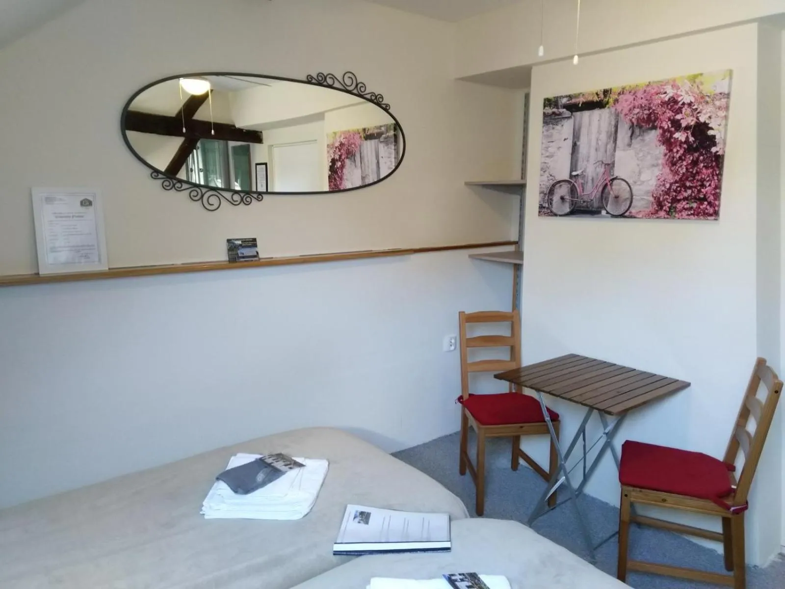 Photo of the whole room in La Fermette Blanche