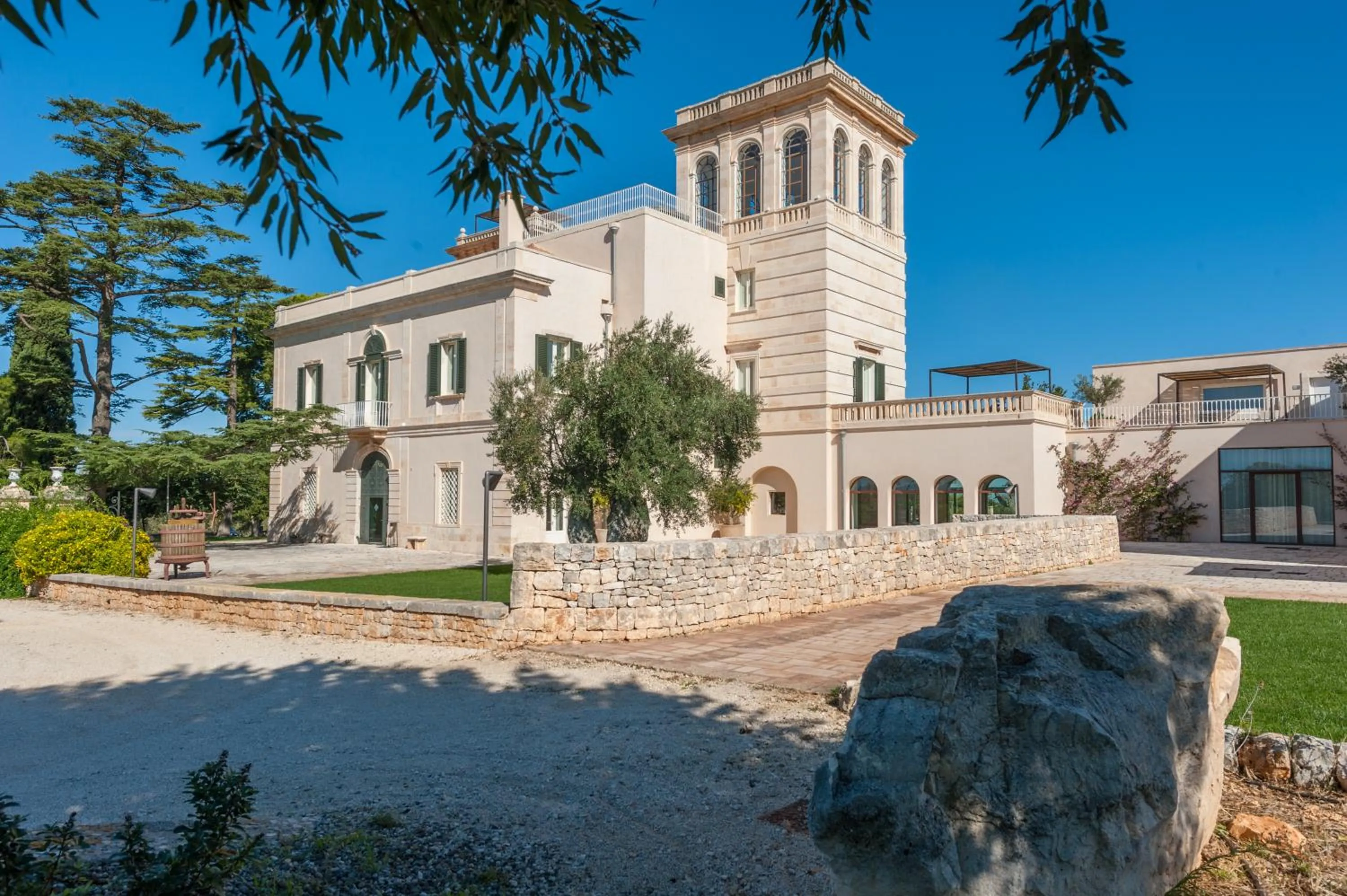 Facade/entrance in Villa Torre Bianca by Emily Hotels
