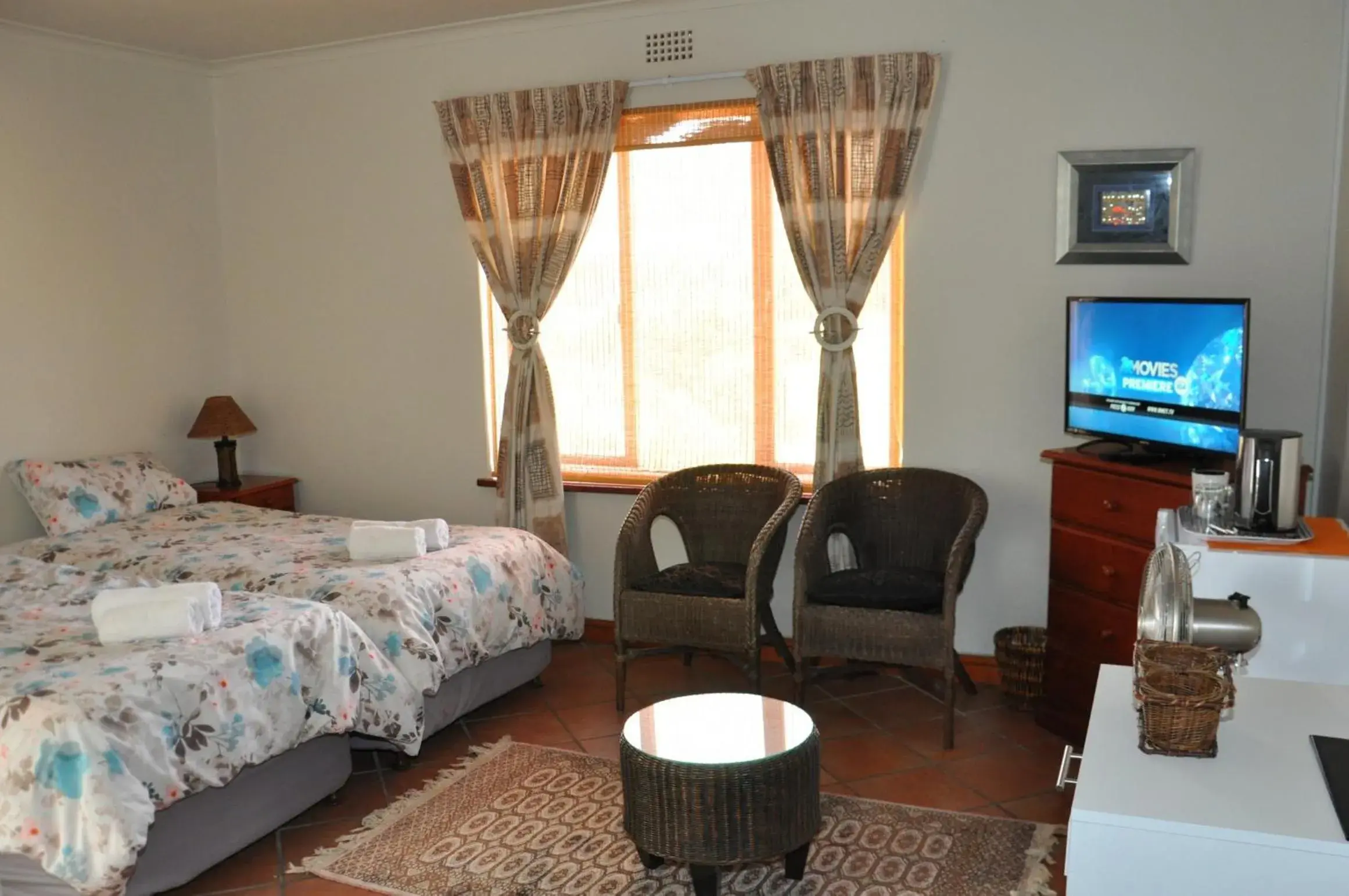 Twin/Double Room - single occupancy in Hermanus AT HOME Twin/Double Room - single occupancy in Hermanus AT HOME