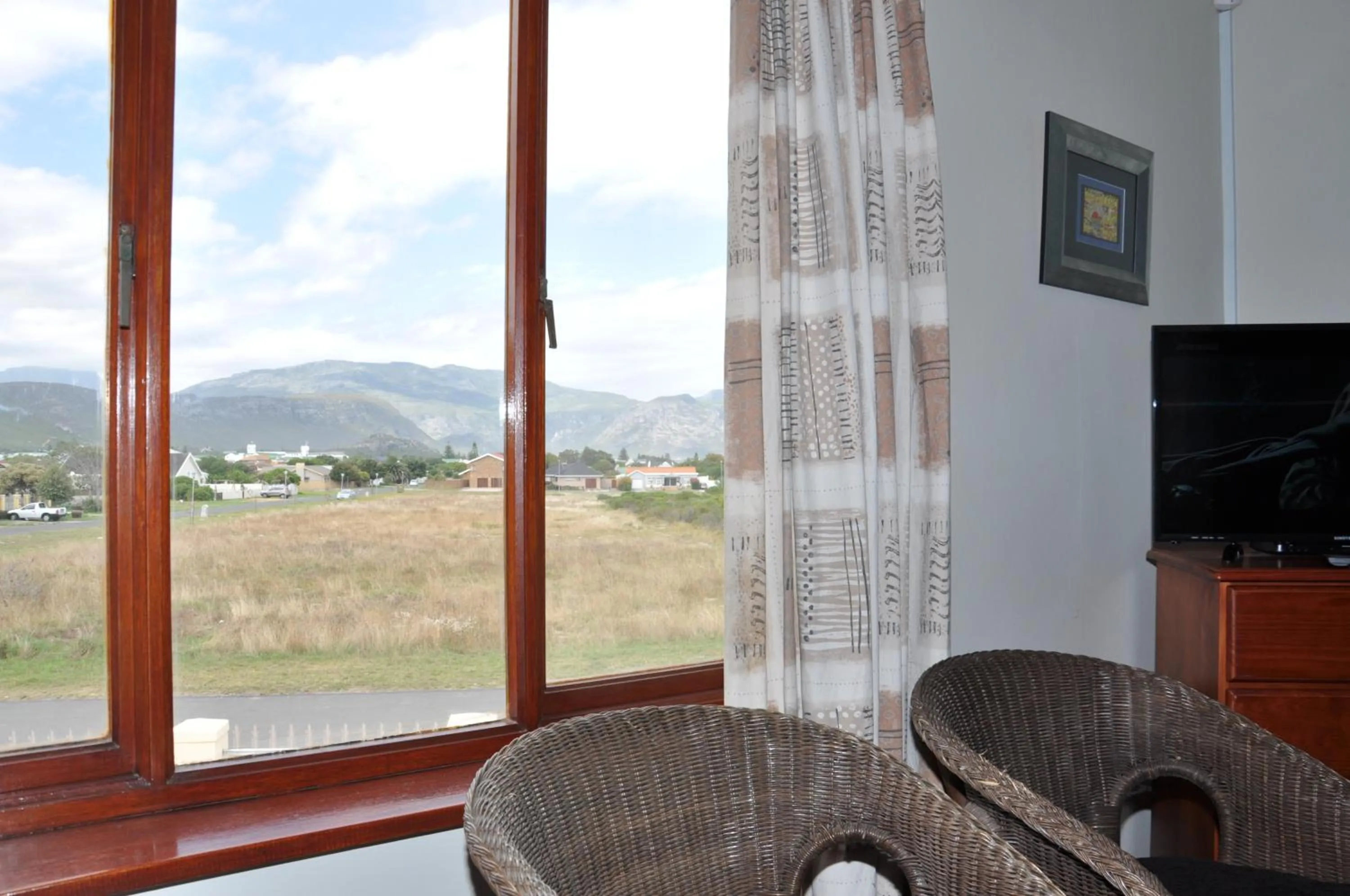 Mountain view in Hermanus AT HOME