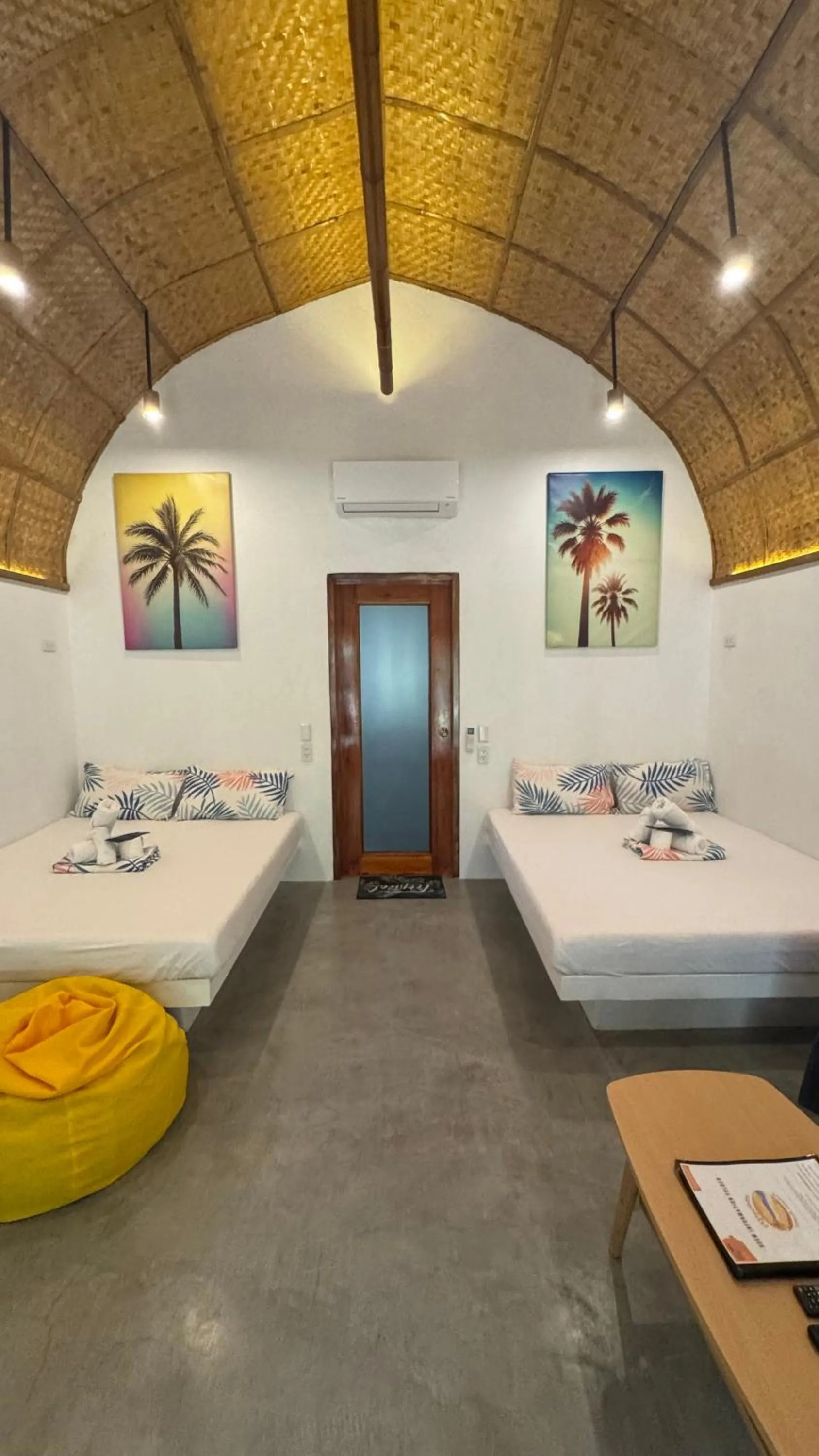 Bed in Footprints Beach Resort